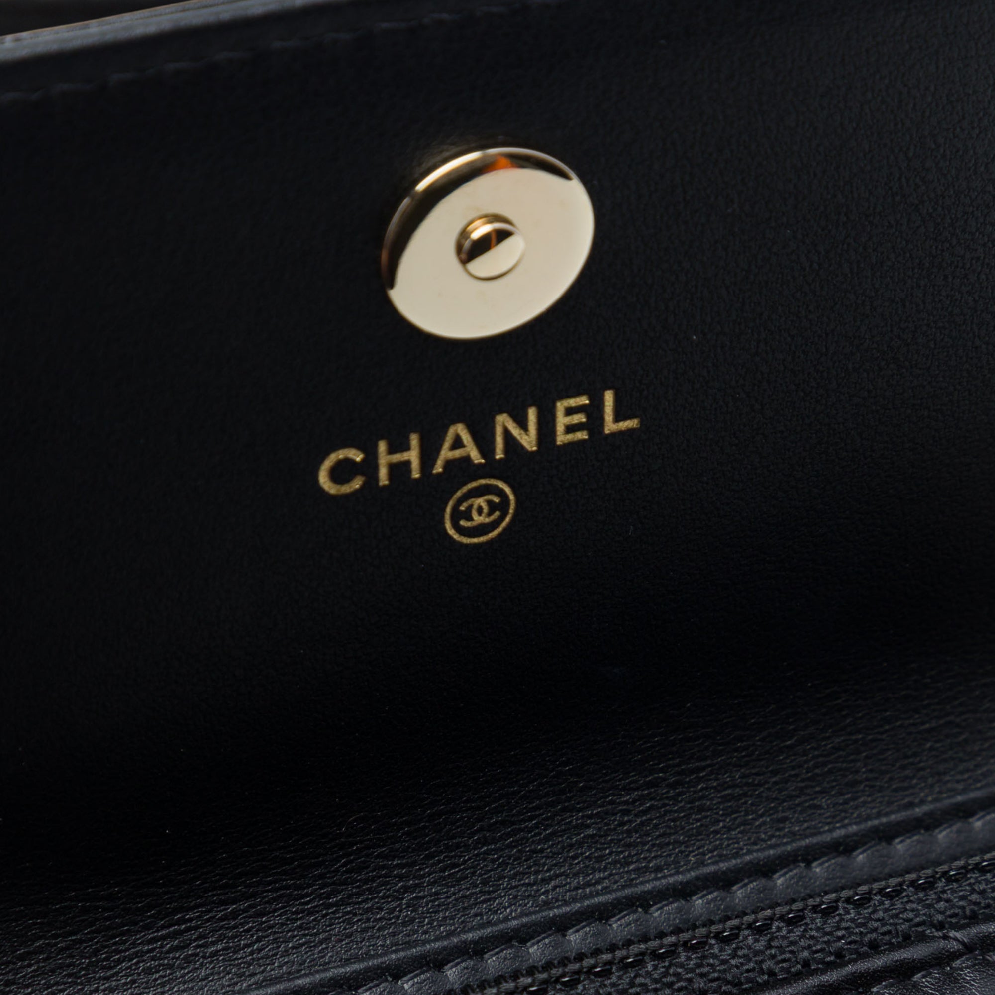 Chanel Quilted Calfskin Maxi Pearls Clutch With Chain - image 5