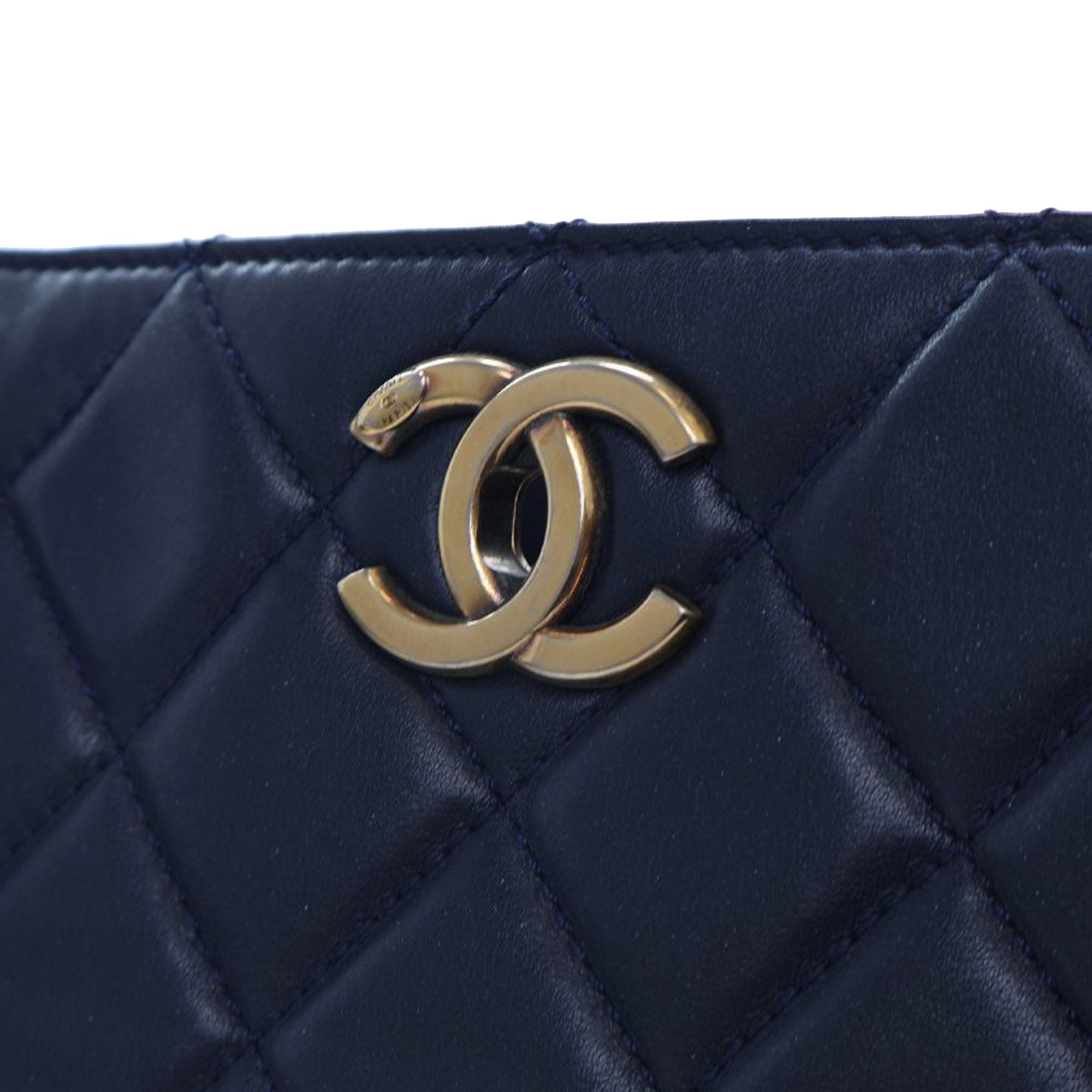 Chanel Quilted Calfskin Perfect Edge Tote - image 6