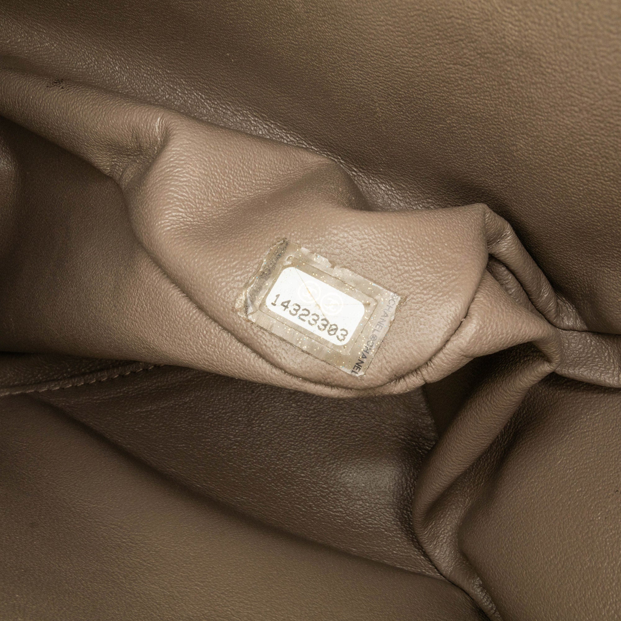 Chanel Jumbo Classic Caviar Double Flap - image 6