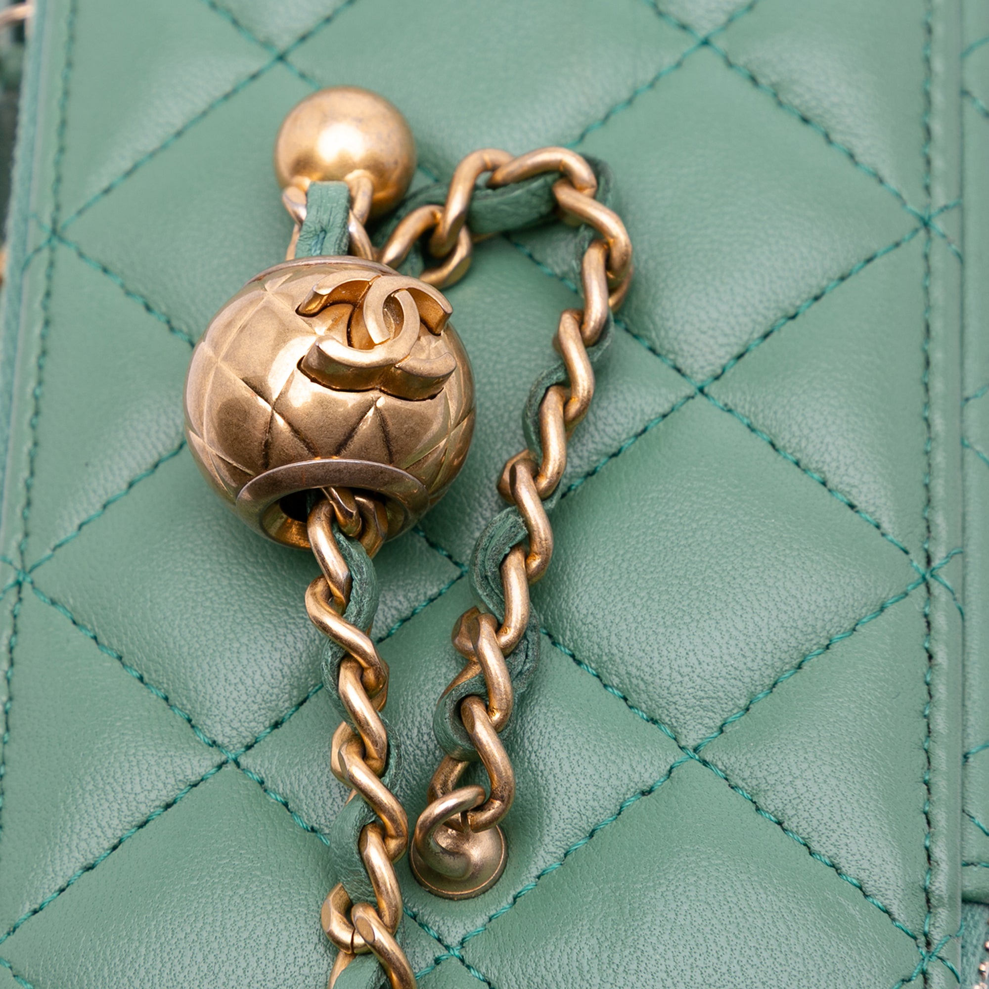 Chanel Small Quilted Lambskin Pearl Crush Vanity Case with Chain - image 11