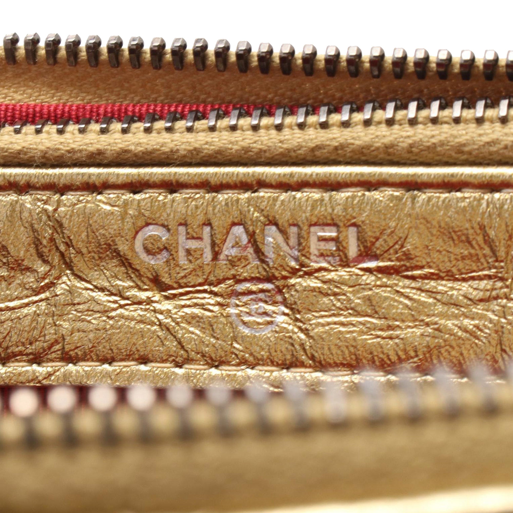 Chanel Quilted Metallic Aged Calfskin Gabrielle Clutch With Chain - image 4