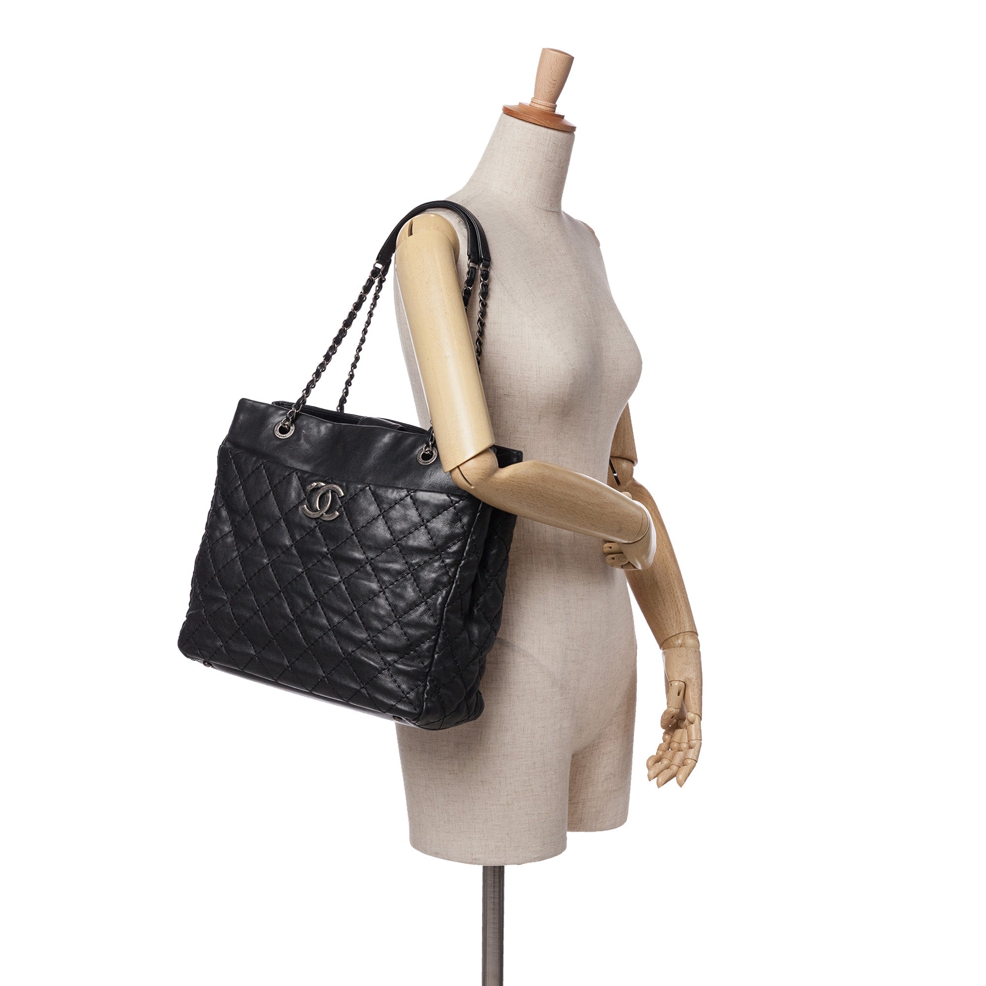Chanel Large Quilted Calfskin Stitch It Tote - image 10