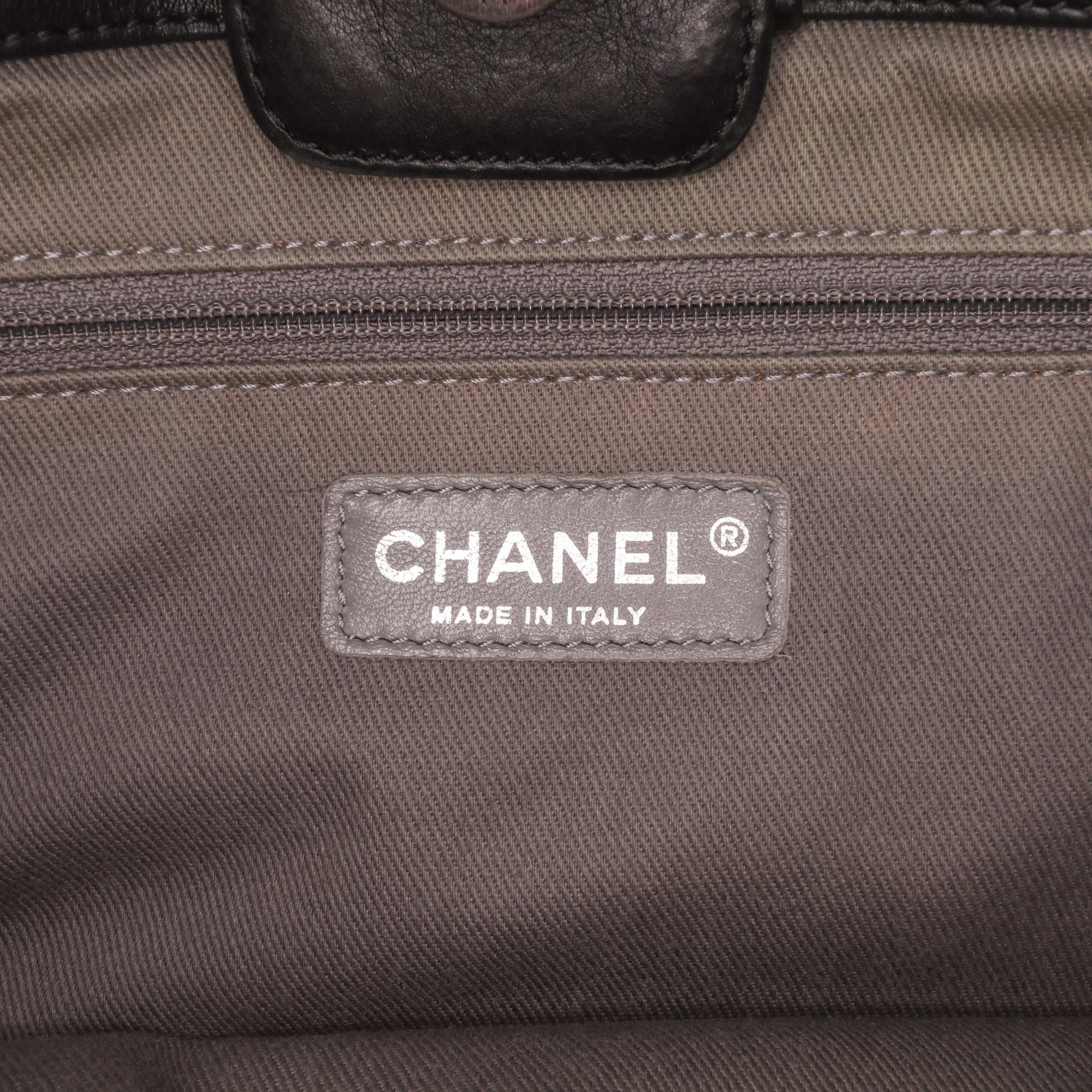 Chanel Large Quilted Calfskin Stitch It Tote - image 5