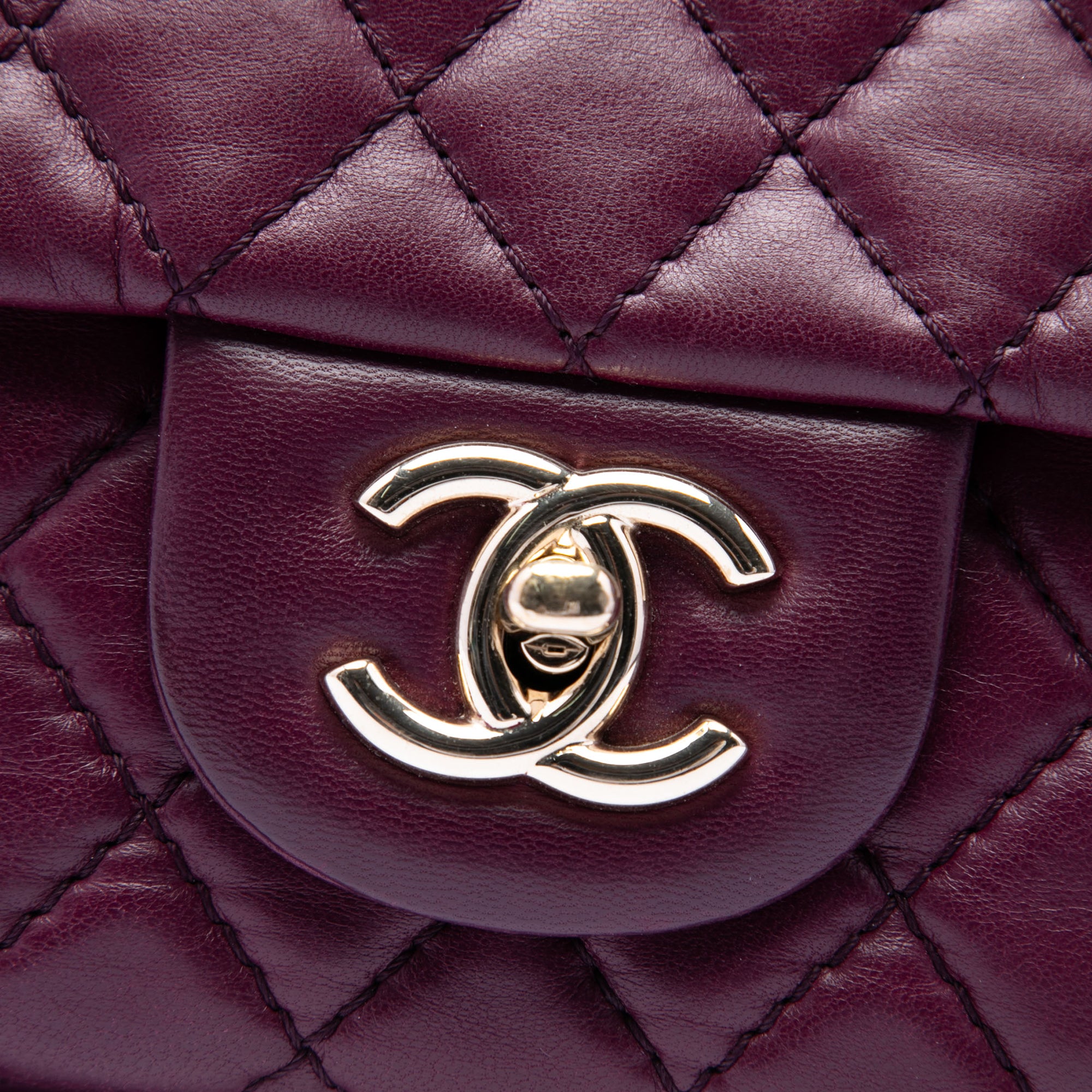 Chanel Classic Lambskin East West Single Flap - image 5