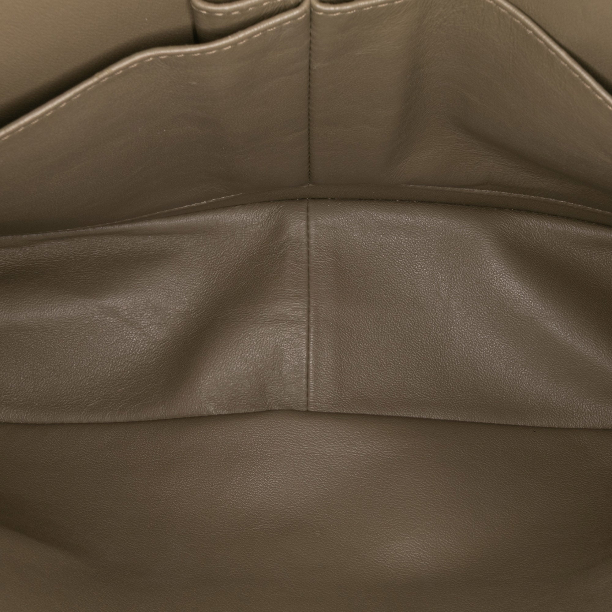 Chanel Jumbo Classic Caviar Double Flap - image 4