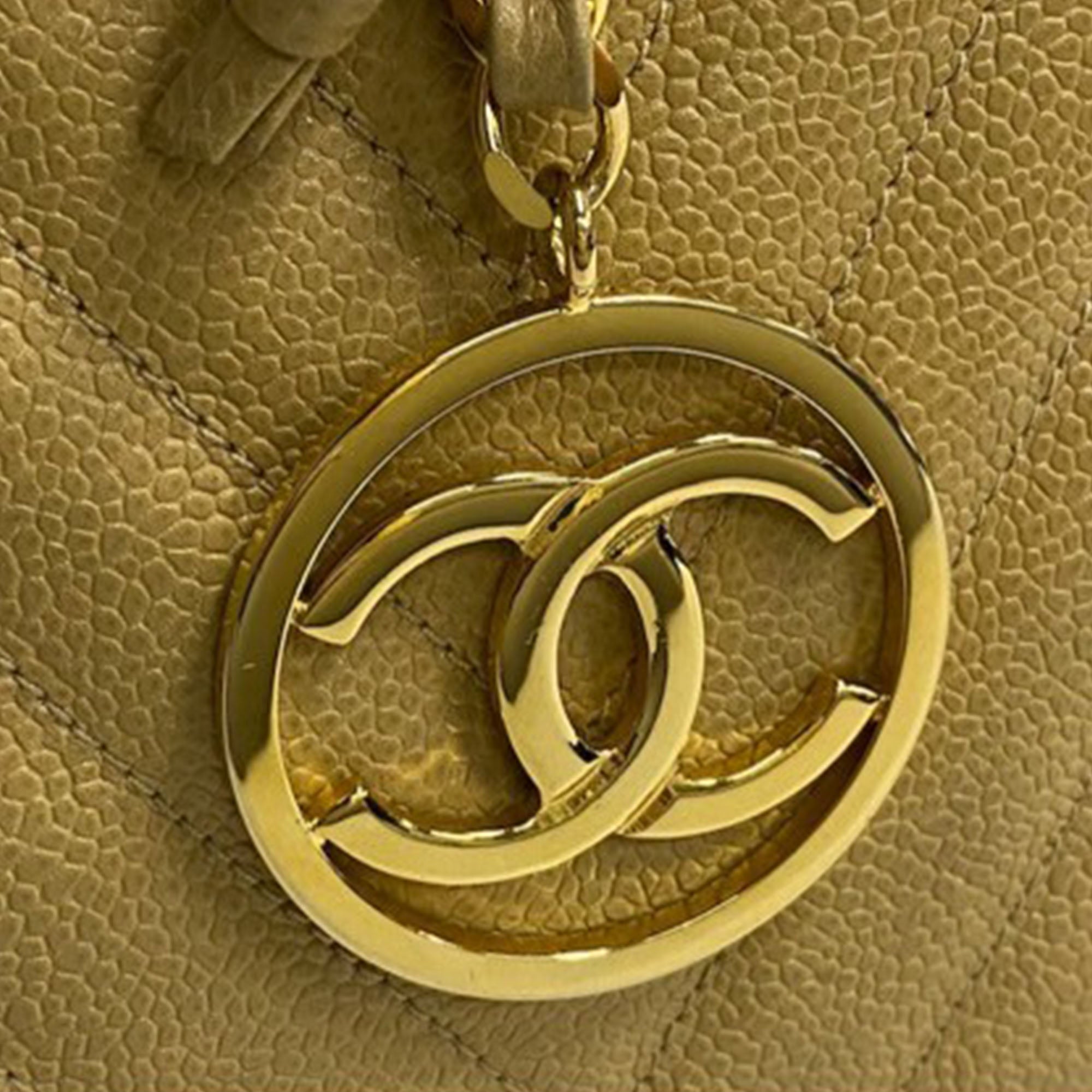 Chanel CC Chevron Caviar Vanity Case with Chain - image 15