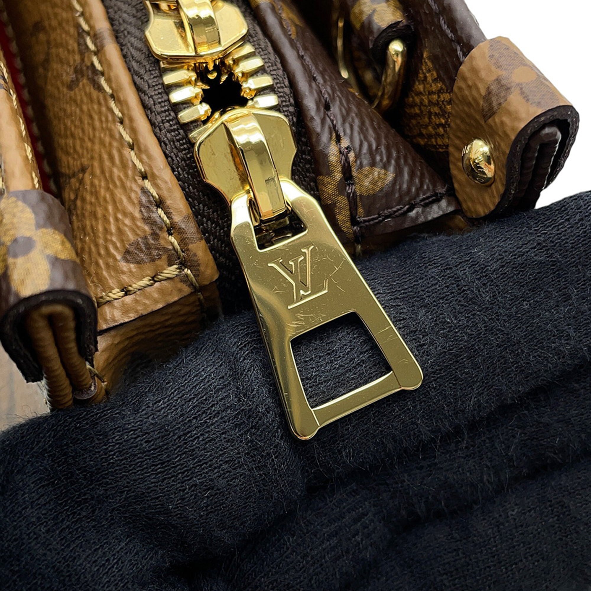 Louis Vuitton Monogram Giant OnTheGo East West - image 6