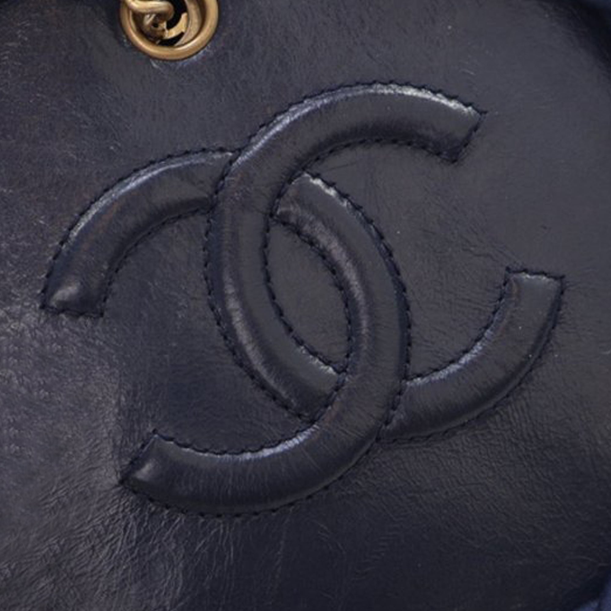 Chanel Calfskin En Vogue Round Crossbody - image 6
