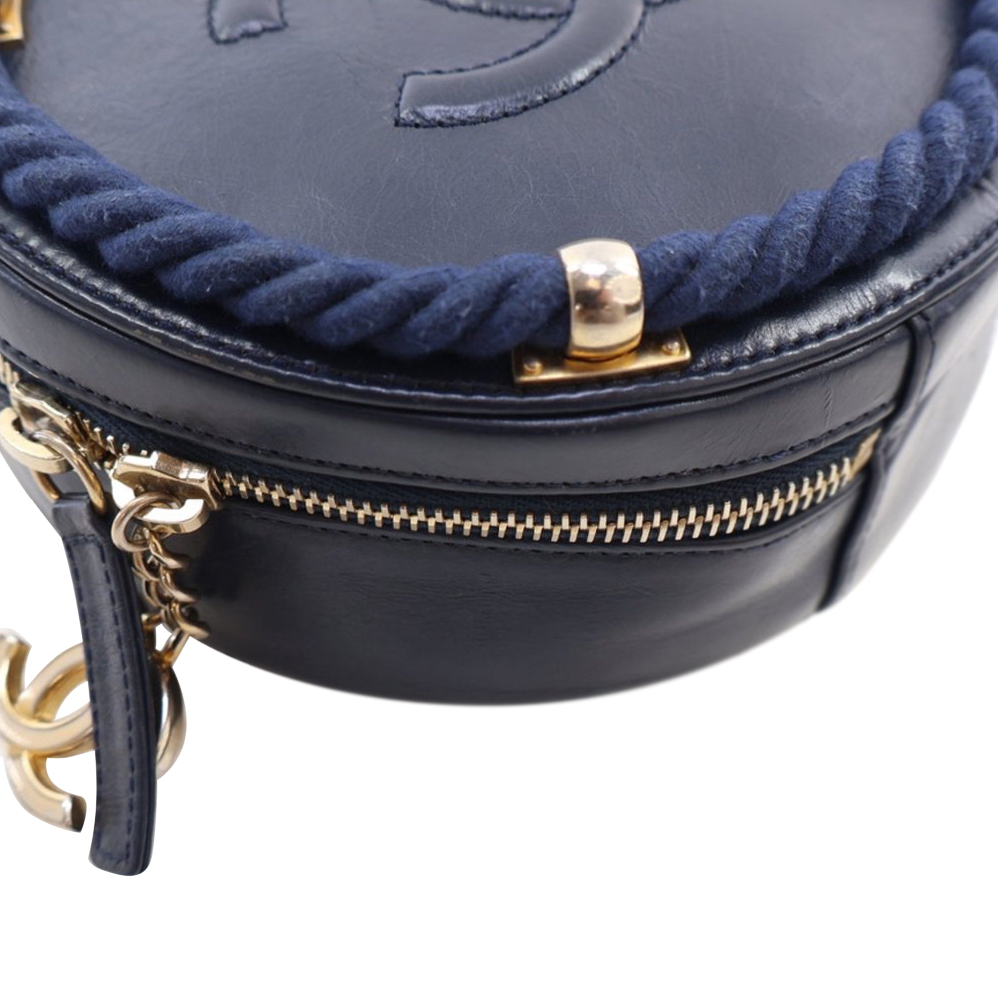 Chanel Calfskin En Vogue Round Crossbody - image 9