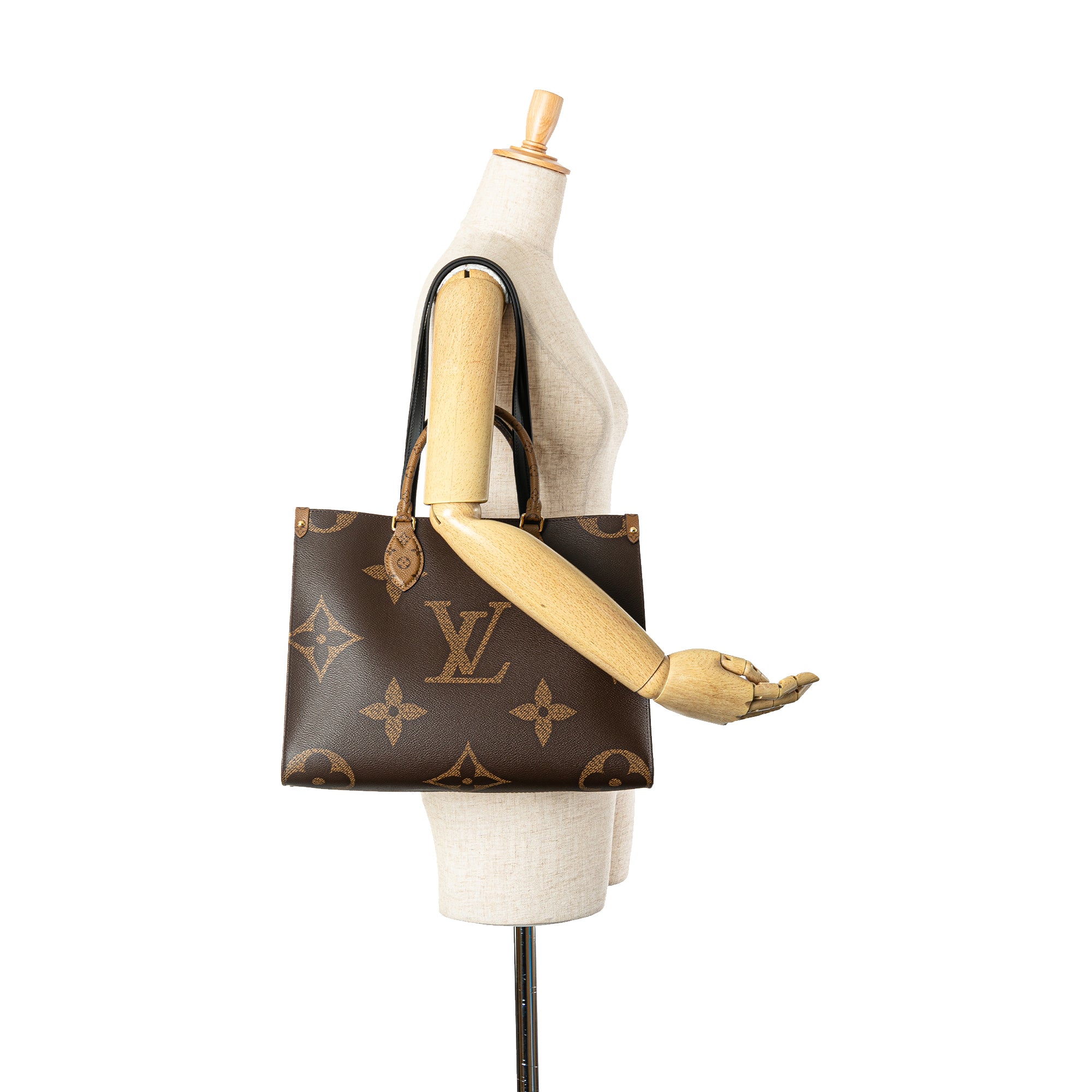 Louis Vuitton Monogram Reverse Giant OnTheGo MM - image 6
