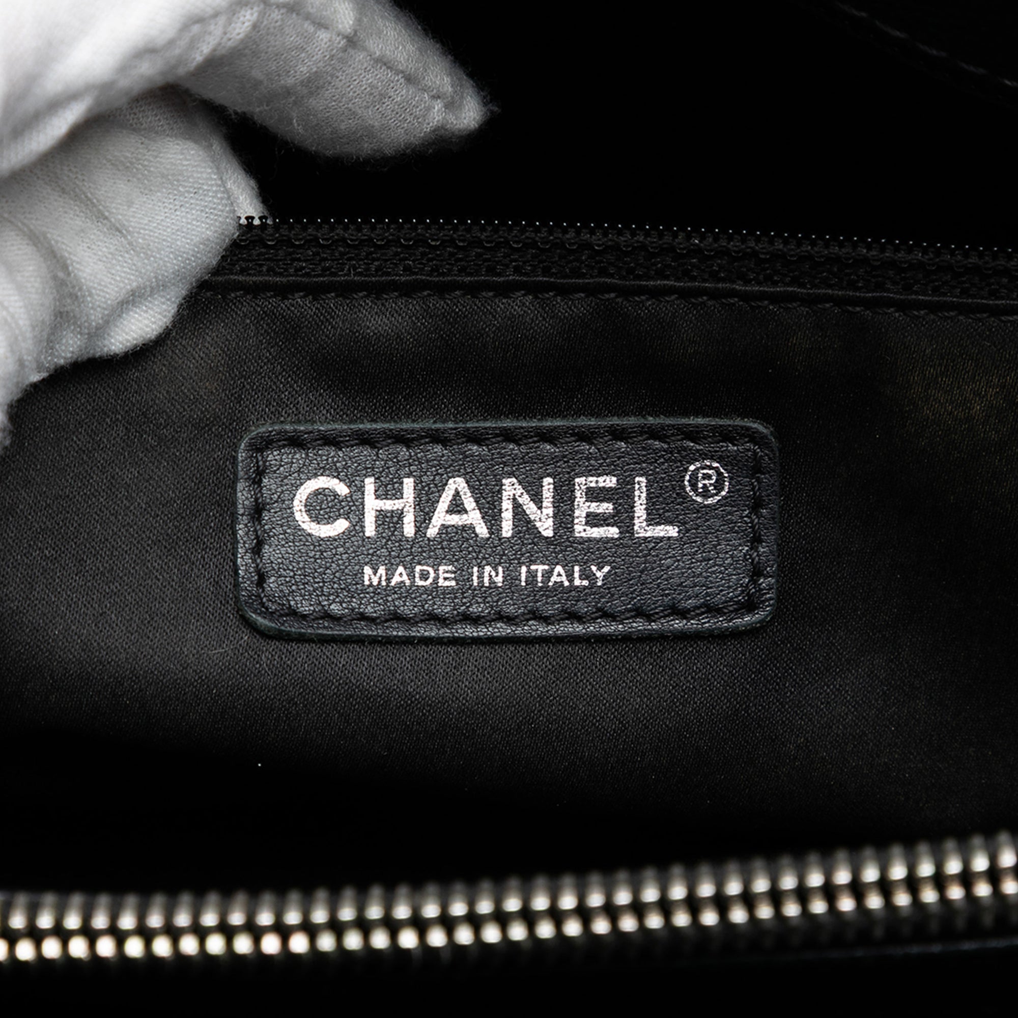 Chanel Caviar Grand Shopping Tote - image 5