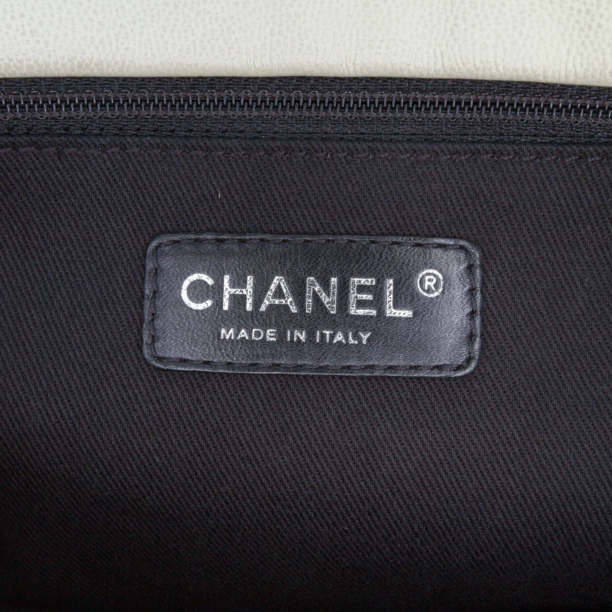 Chanel Quilted Calfskin Expandable Zip Yacht Flap - image 5