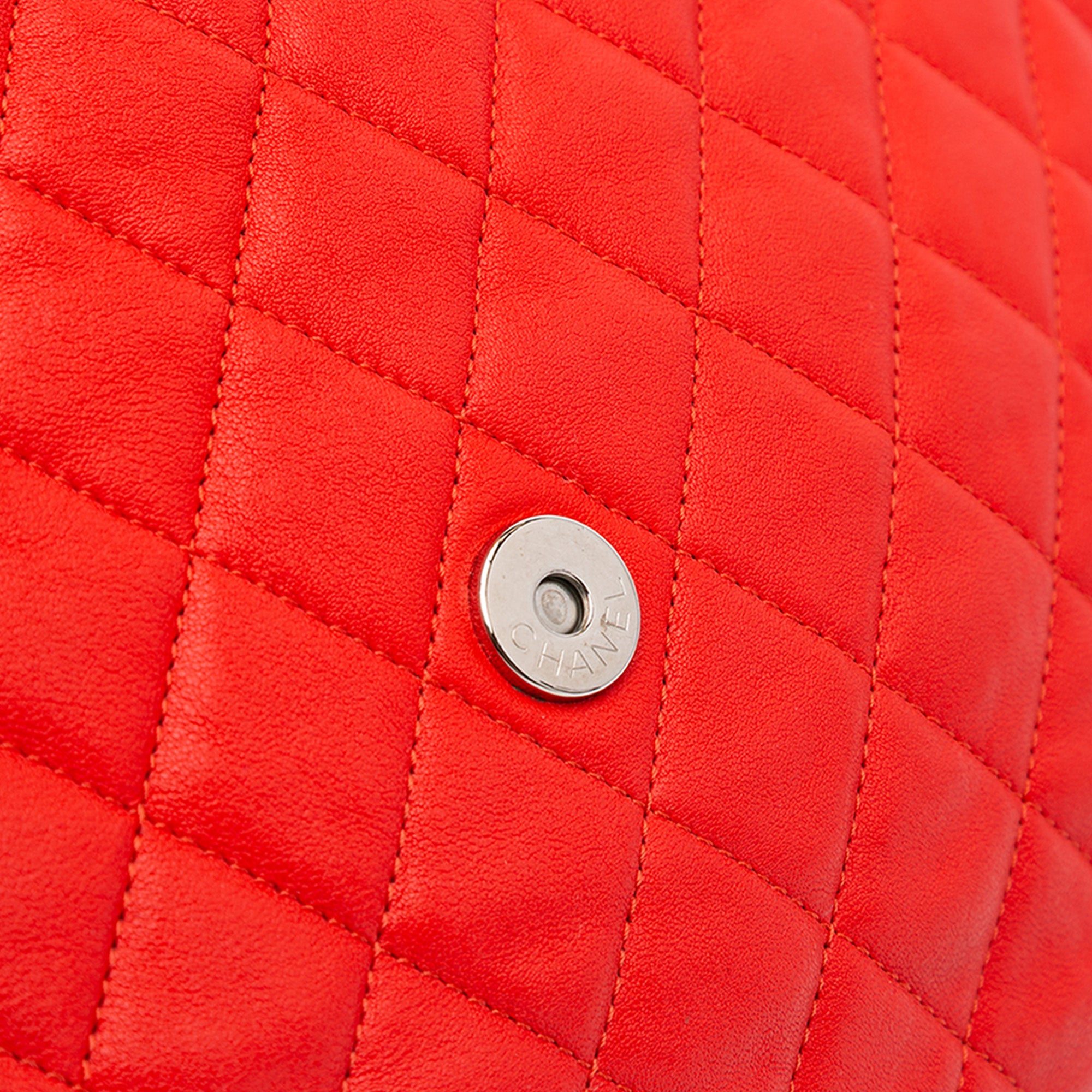 Chanel Maxi Washed Lambskin Chain Around Flap - image 7