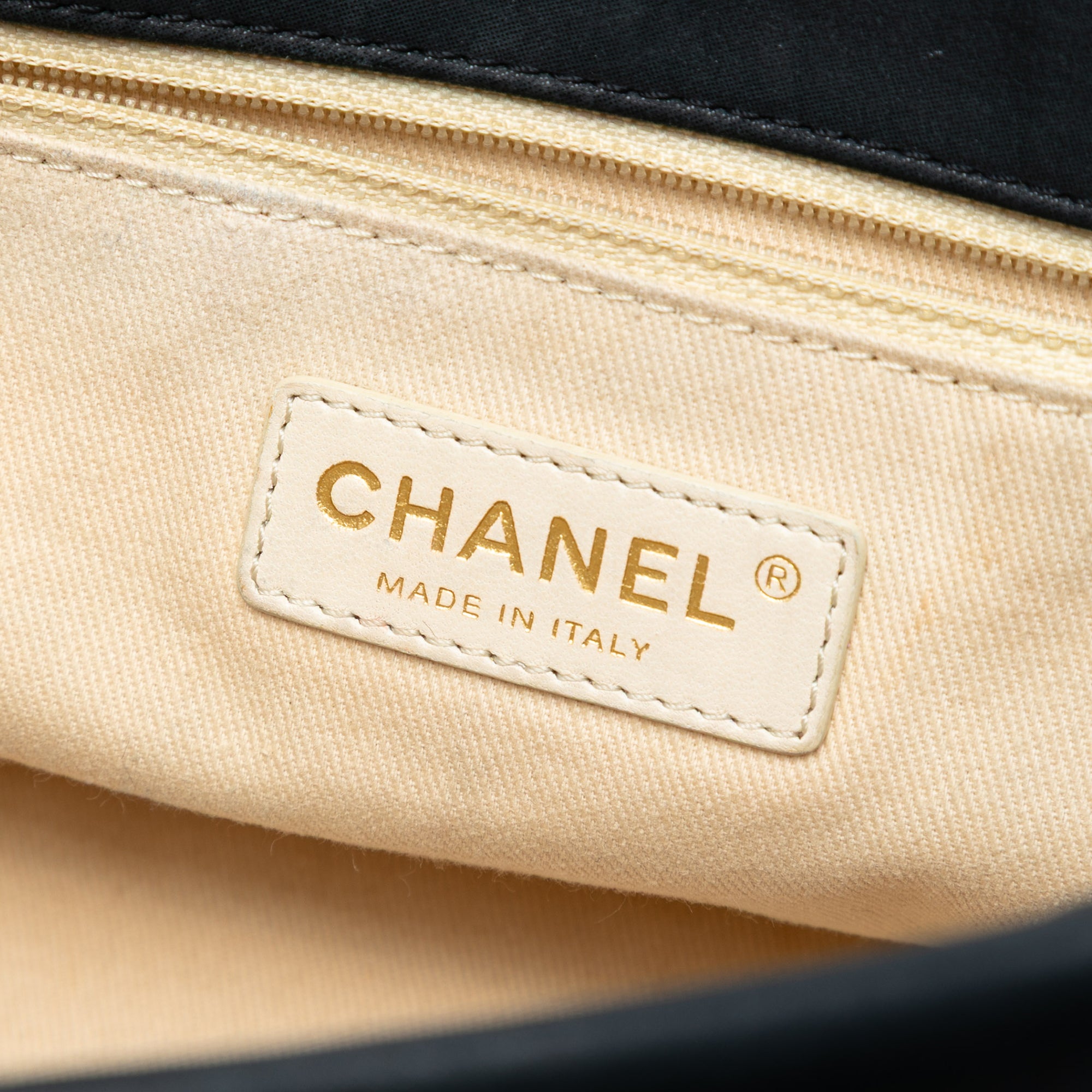 Chanel Large Quilted Iridescent Calfskin Chic Quilt Accordion Flap - image 5
