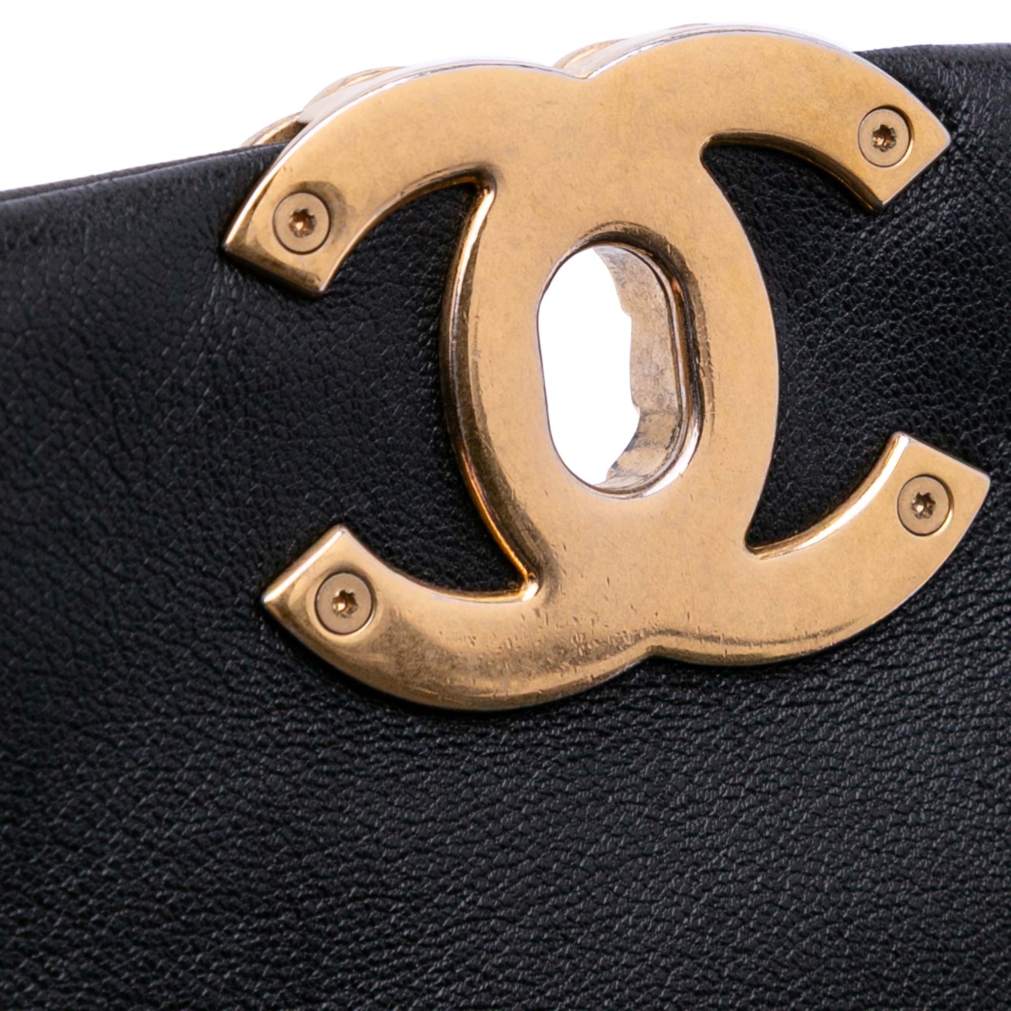 Chanel Maxi Lambskin 19 Flap - image 9