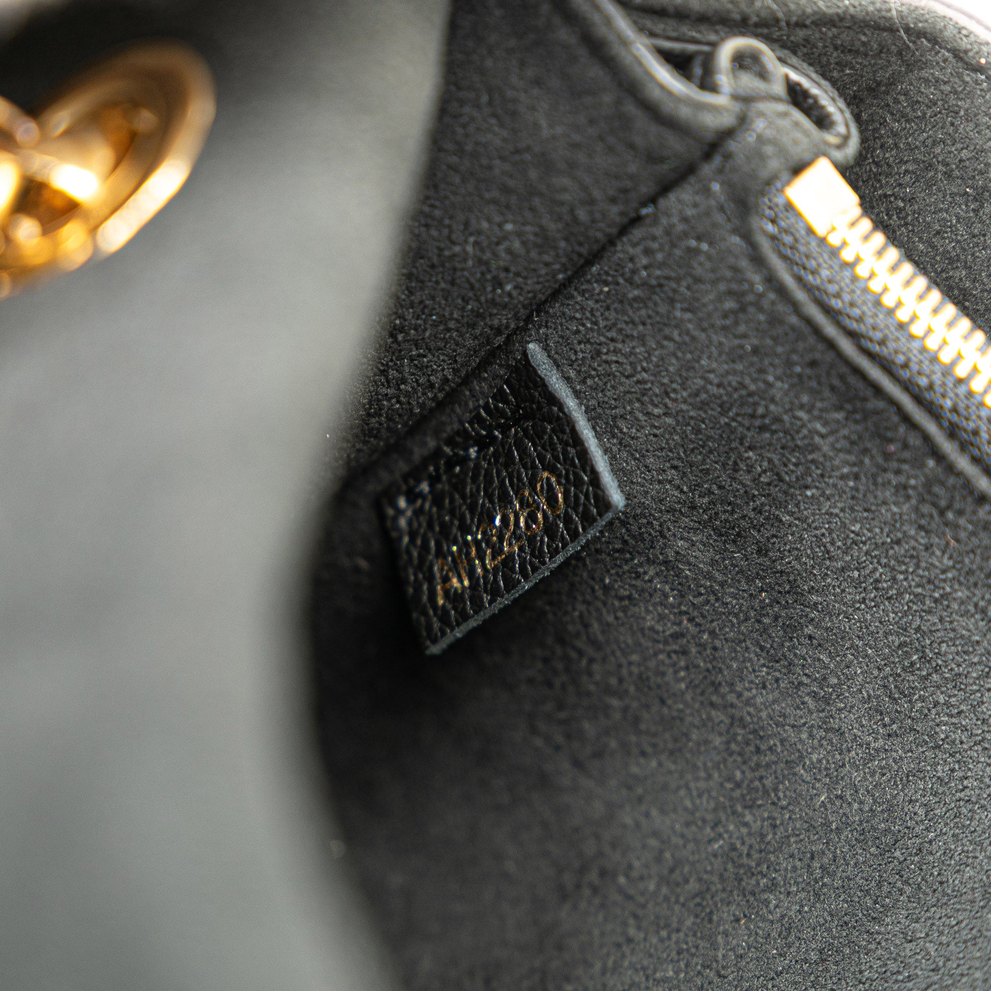 Louis Vuitton Monogram Victoire - image 6