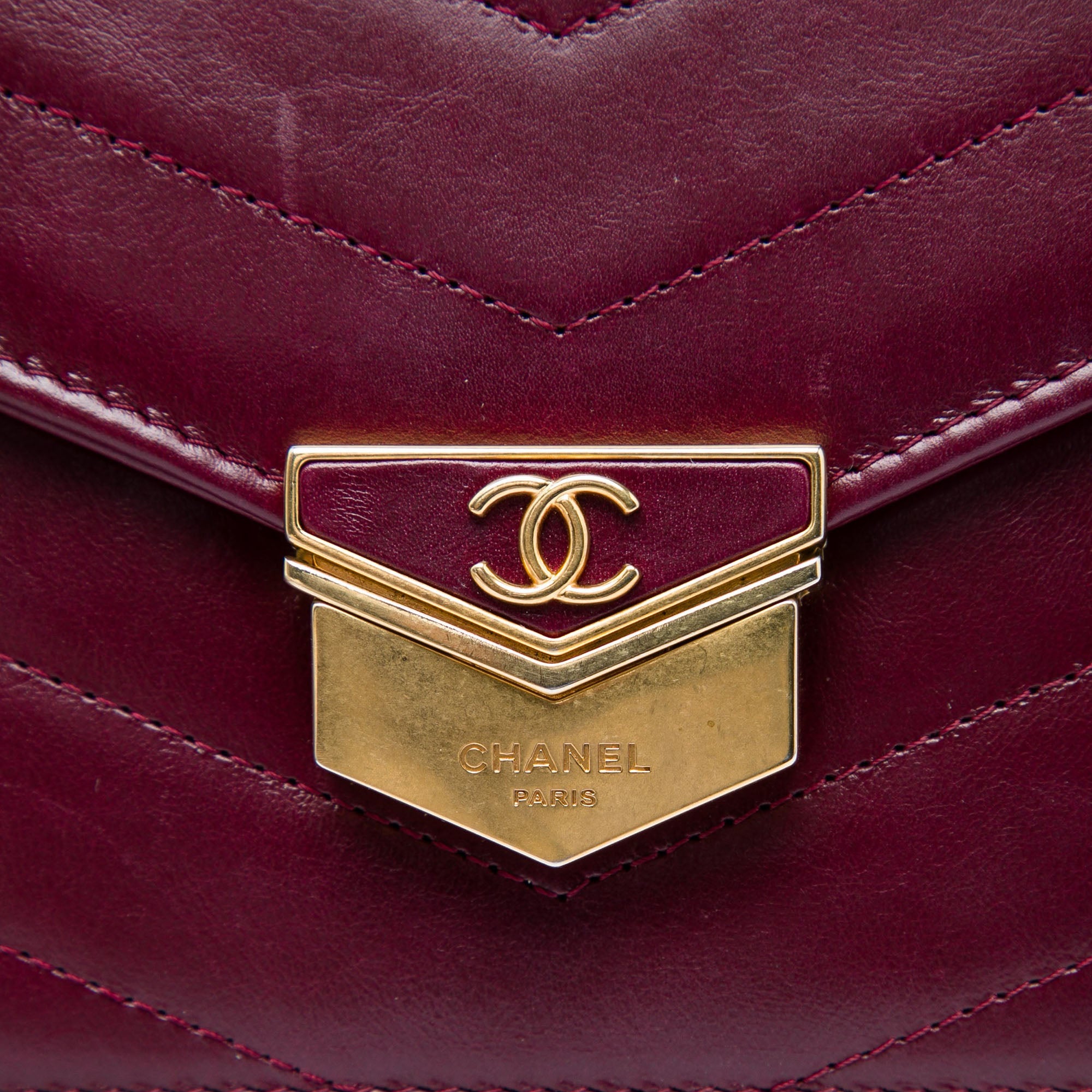 Chanel Chevron Calfskin Medal Wallet On Chain - image 6