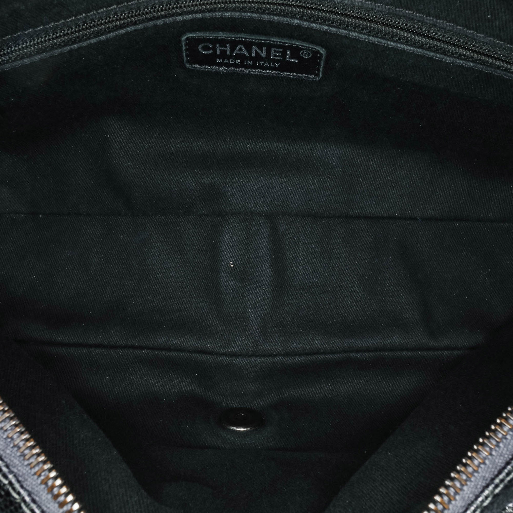Chanel Jumbo Quilted Caviar Easy Flap - image 4