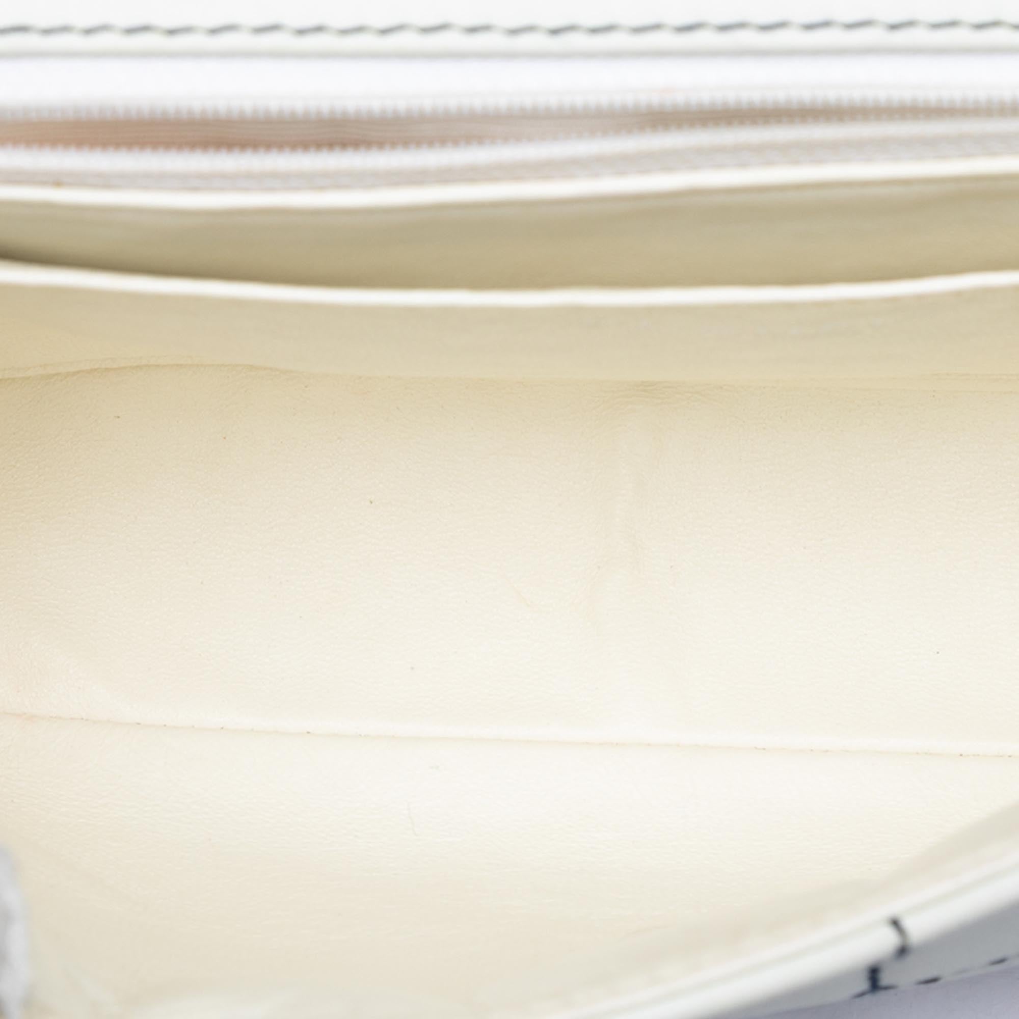 Chanel Medium Chocolate Bar Lambskin Stitched Flap - image 4
