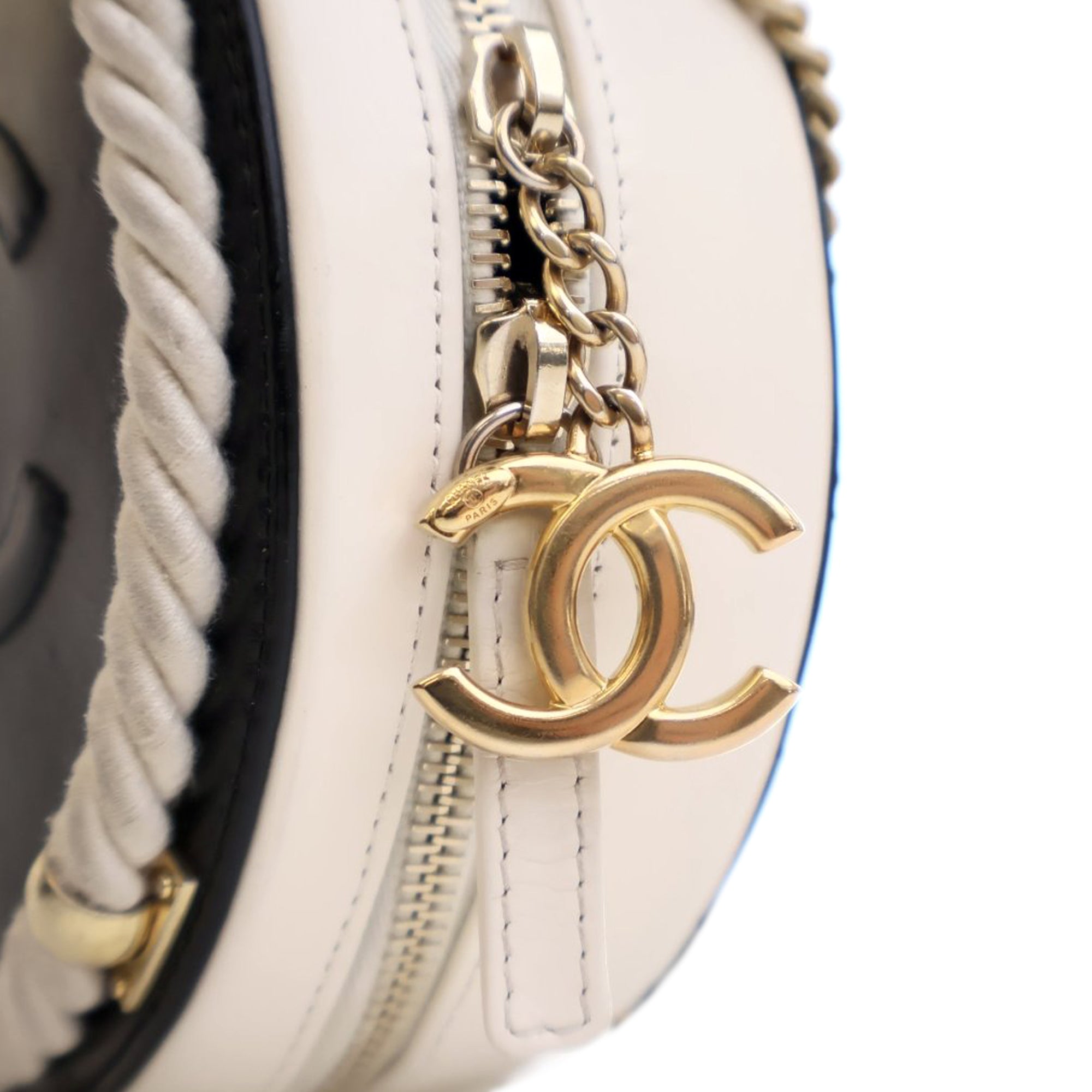 Chanel Crumpled Calfskin En Vogue Round Bag - image 6