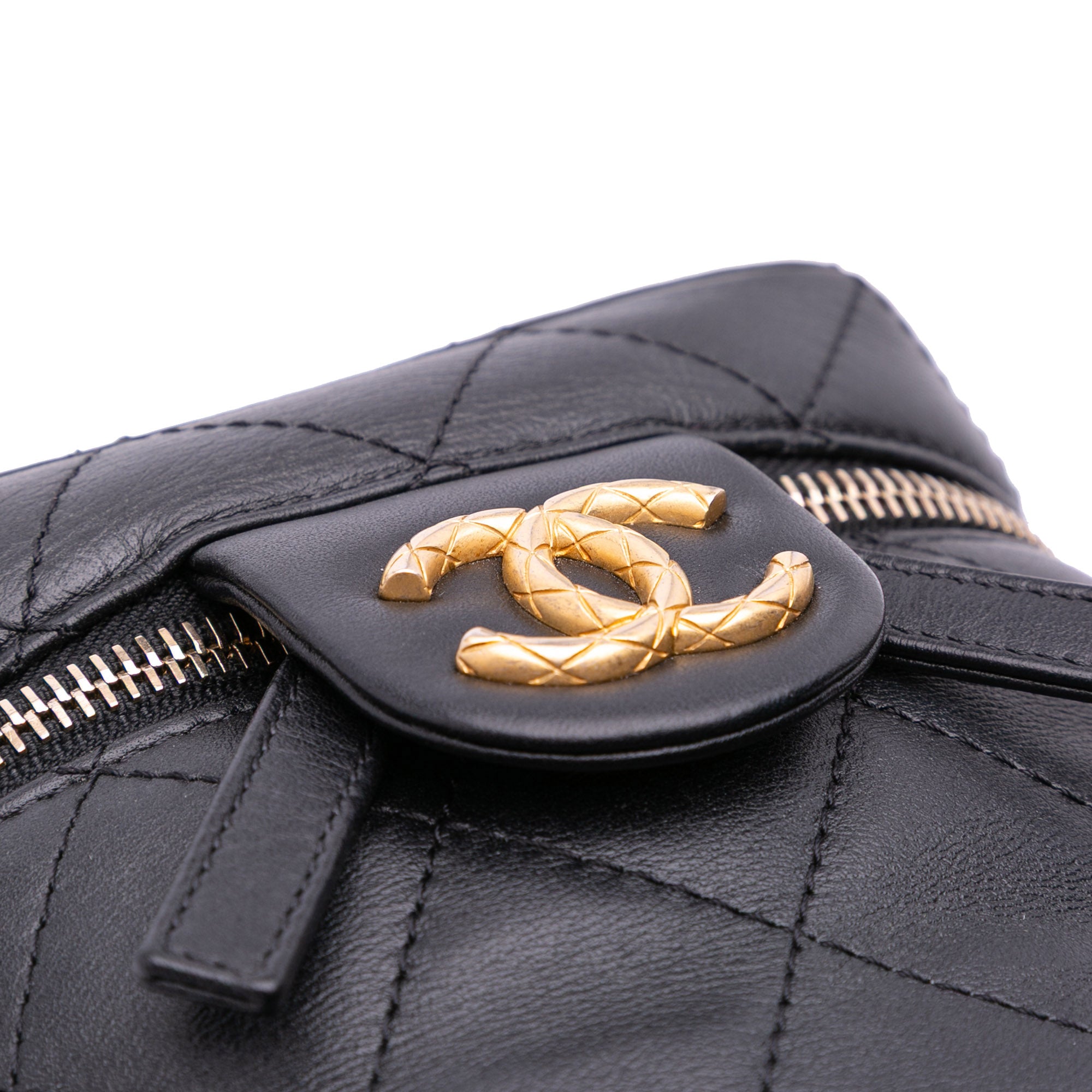Chanel CC Quilted Calfskin Vanity Case with Chain - image 4