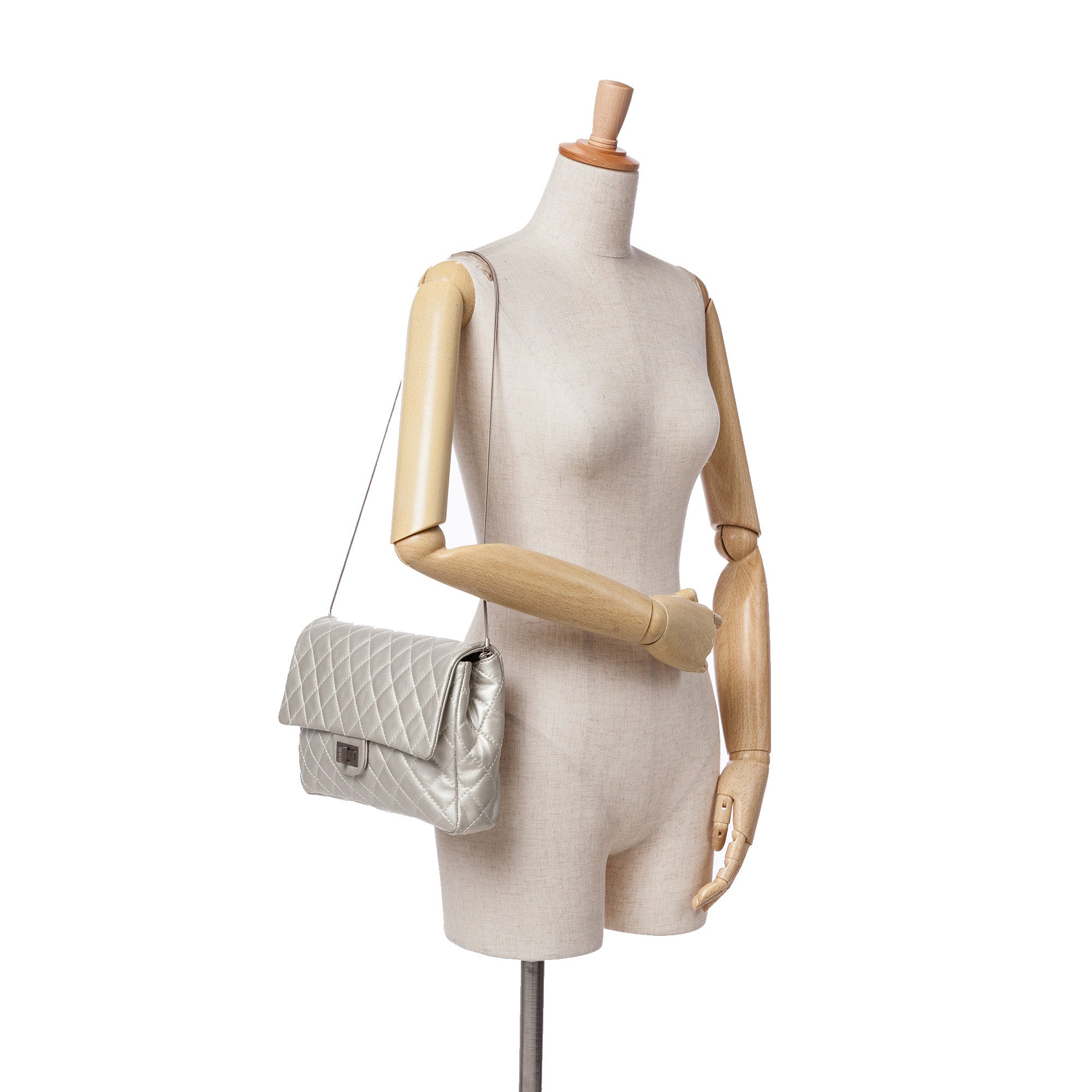 Chanel Metallic Calfskin Reissue 2.55 Flap 226 - image 10