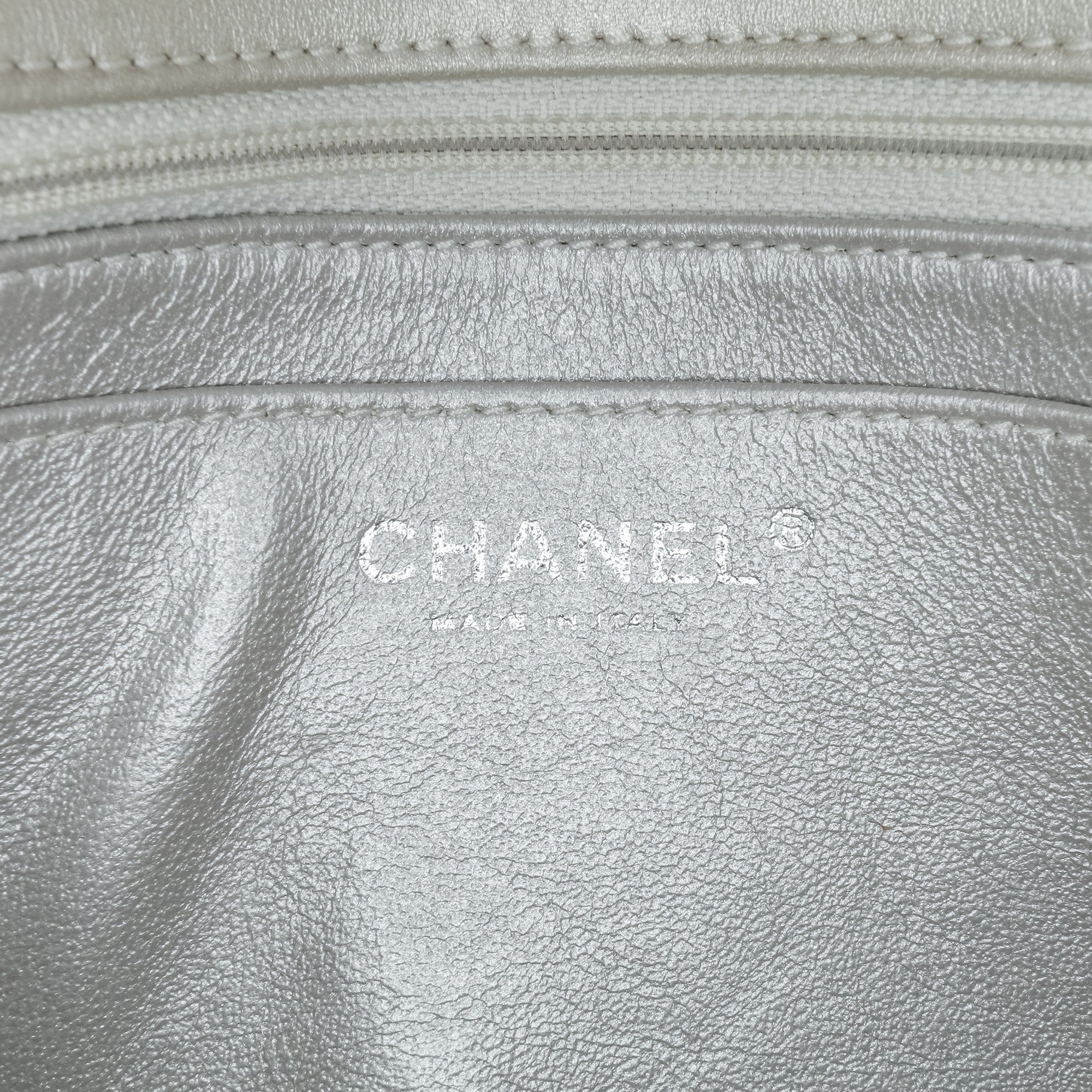 Chanel Metallic Calfskin Reissue 2.55 Flap 226 - image 6