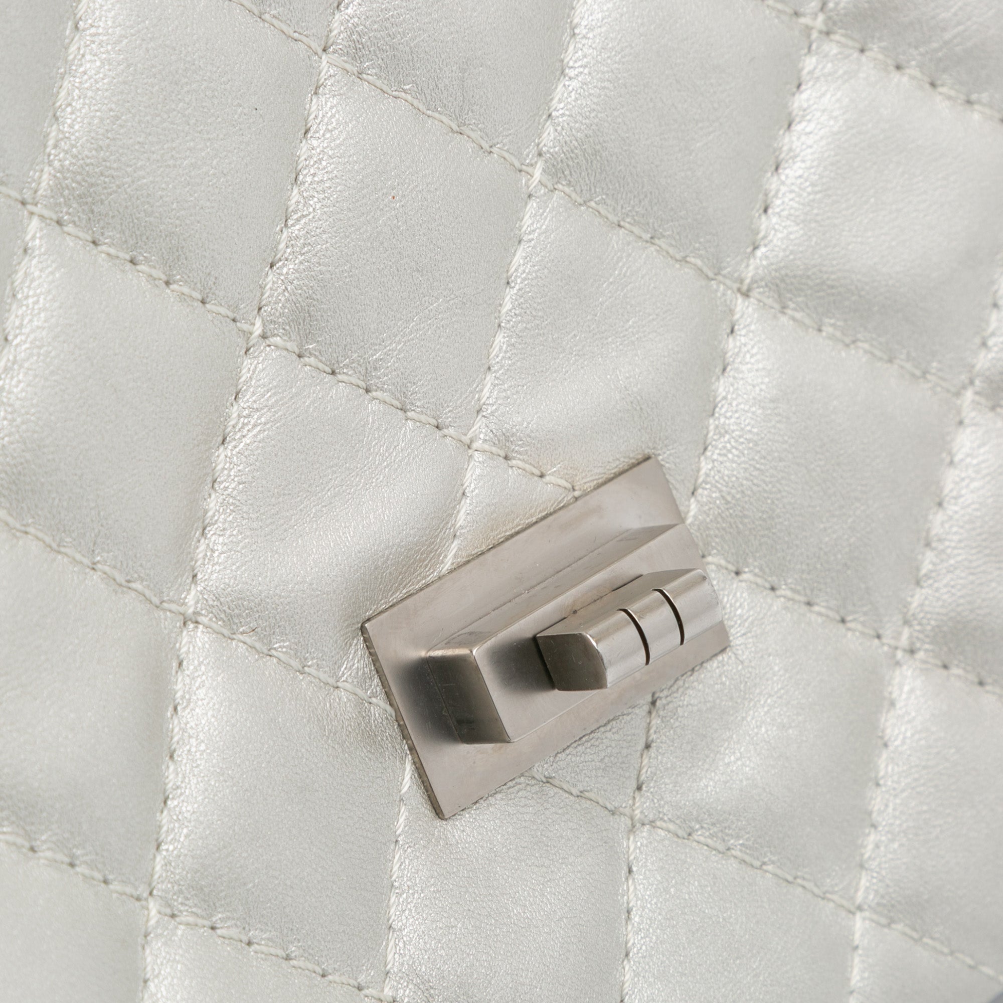 Chanel Metallic Calfskin Reissue 2.55 Flap 226 - image 8