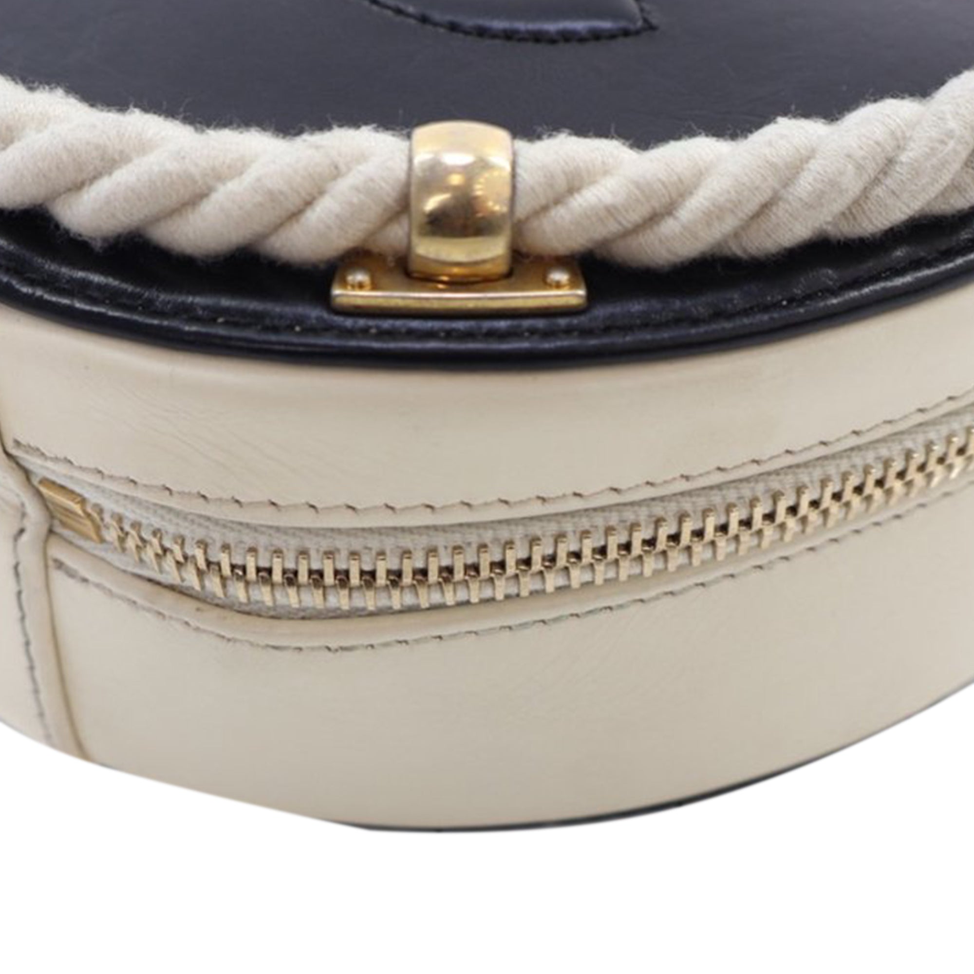 Chanel Crumpled Calfskin En Vogue Round Bag - image 10