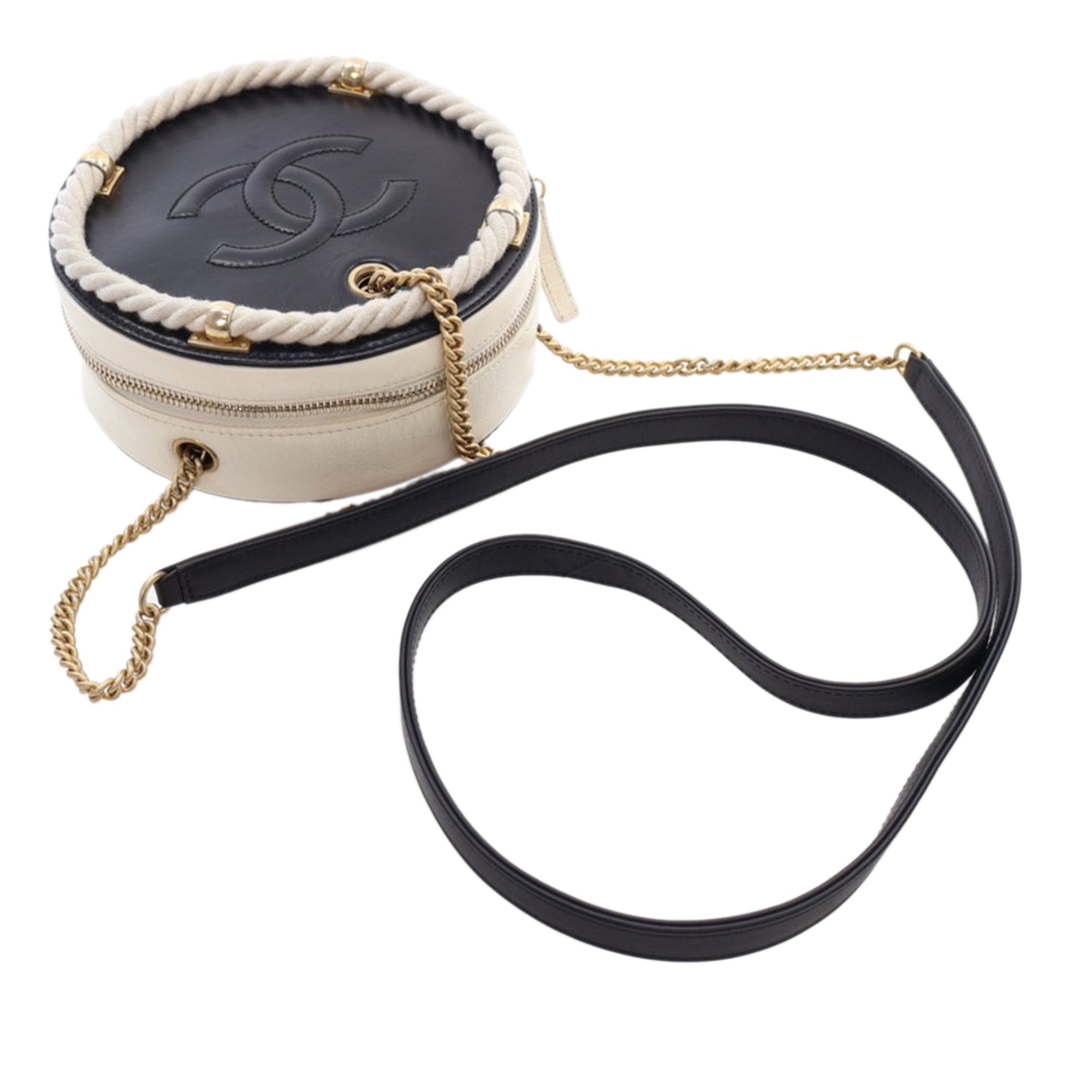 Chanel Crumpled Calfskin En Vogue Round Bag - image 15