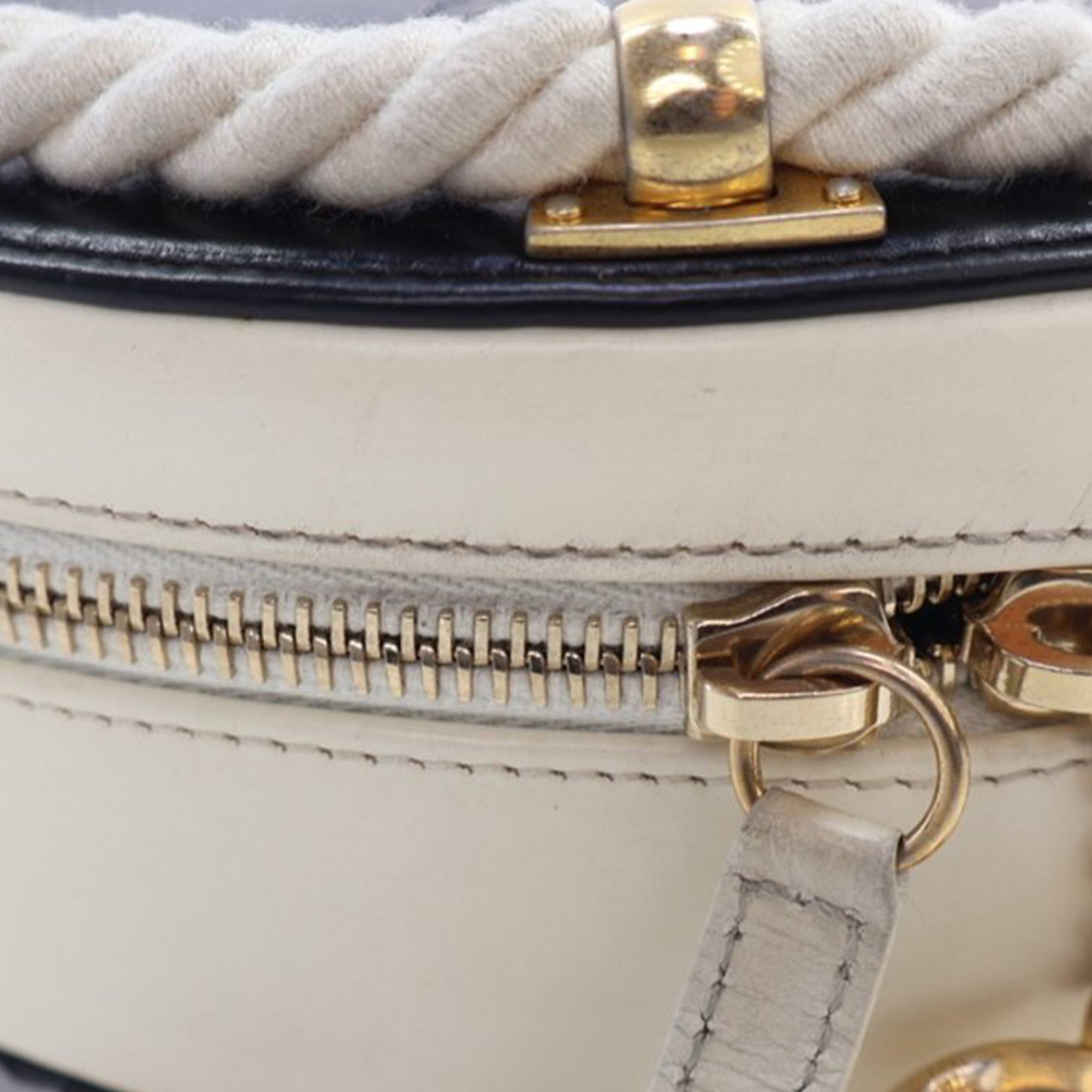 Chanel Crumpled Calfskin En Vogue Round Bag - image 8
