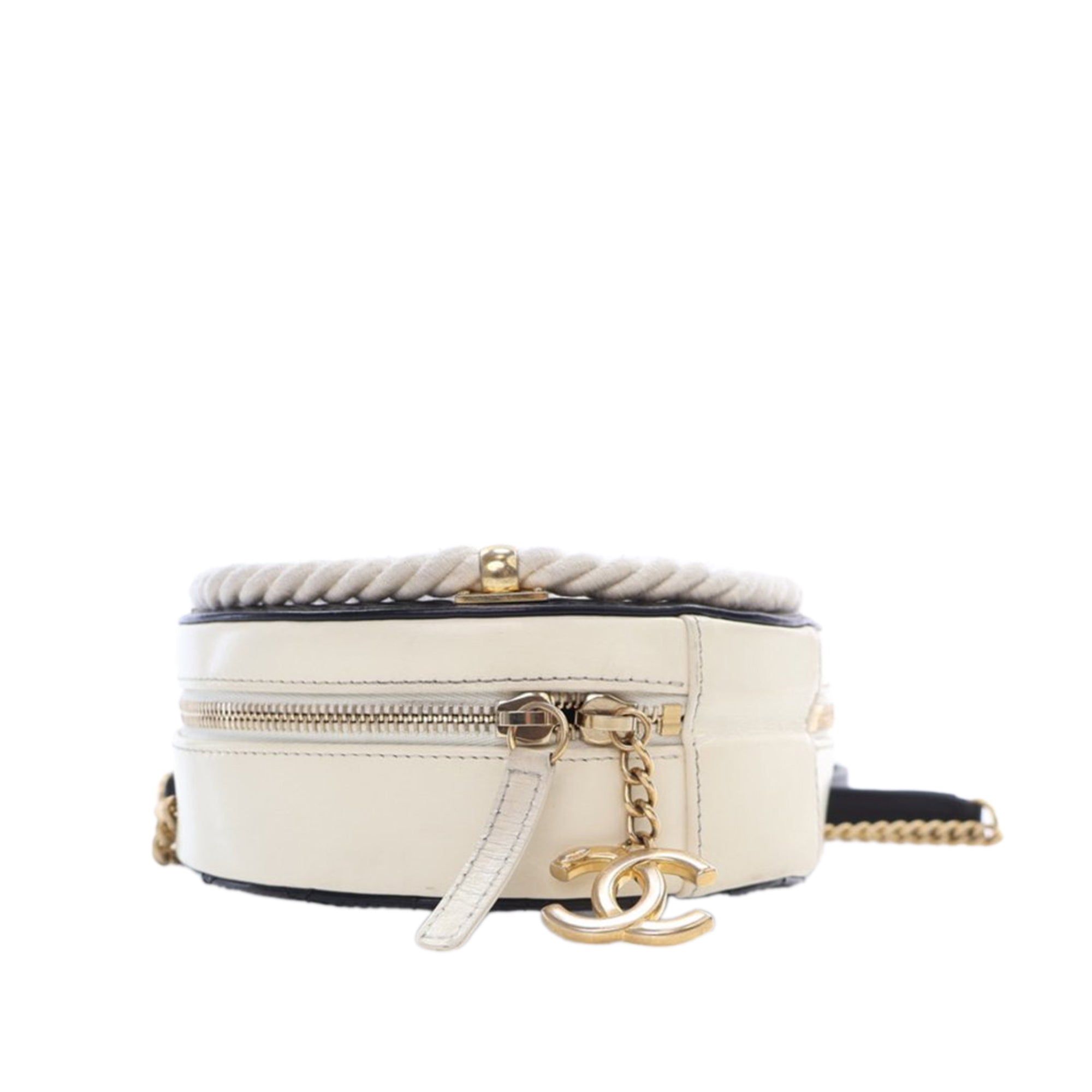 Chanel Crumpled Calfskin En Vogue Round Bag - image 9