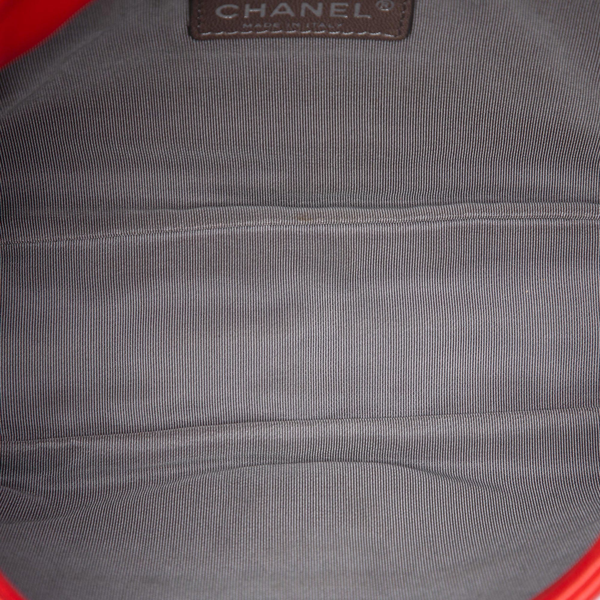 Chanel Medium Bicolor Lambskin and Calfskin CC Chain Flap - image 4