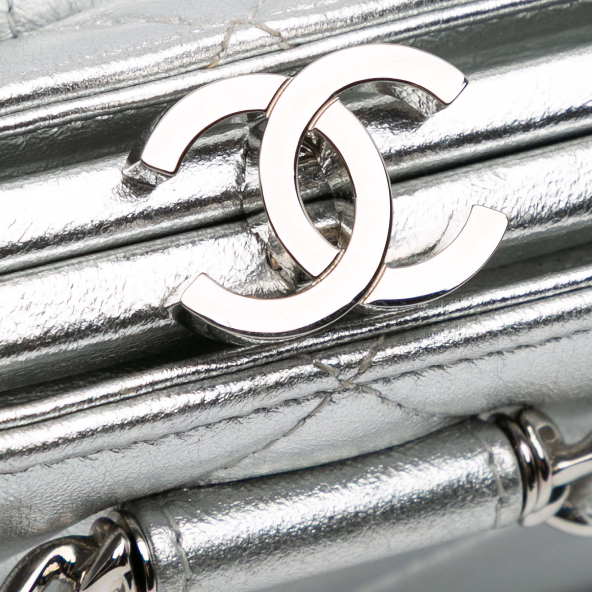 Chanel Quilted Metallic Crumpled Lambskin In The Loop Clutch - image 8