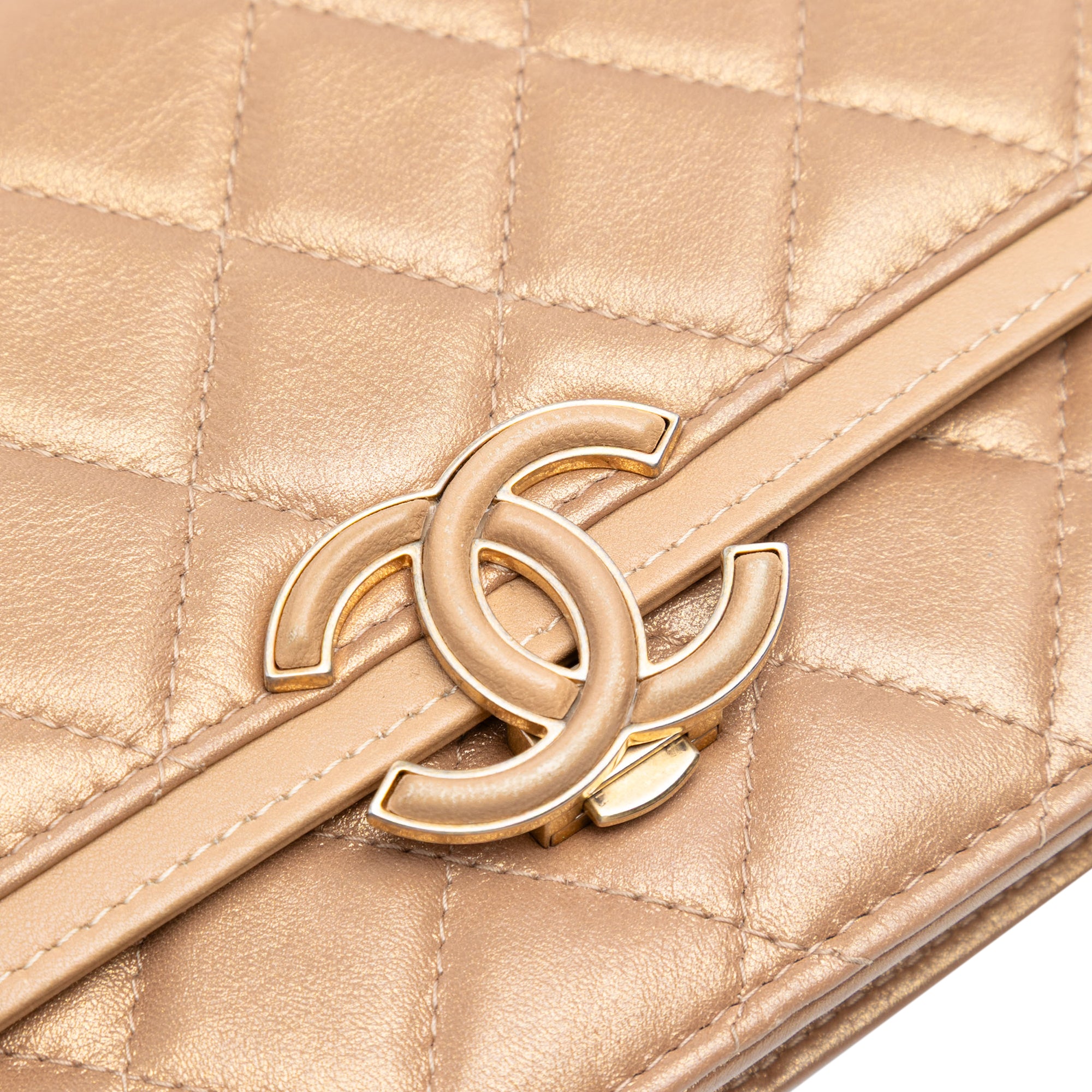 Chanel CC Quilted Metallic Lambskin Chic Wallet on Chain - image 6