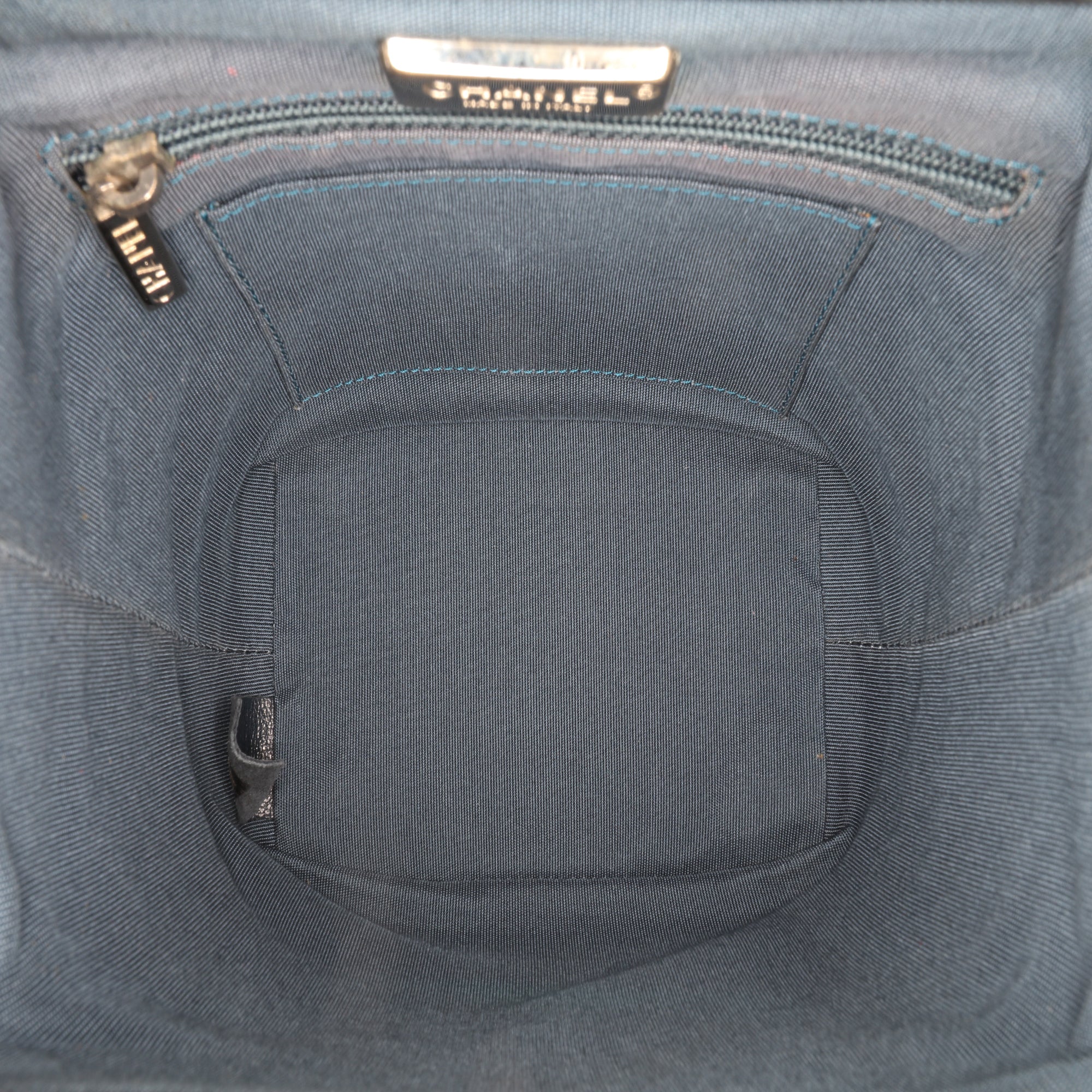 Chanel CC Metallic Calfskin Vanity Case - image 4