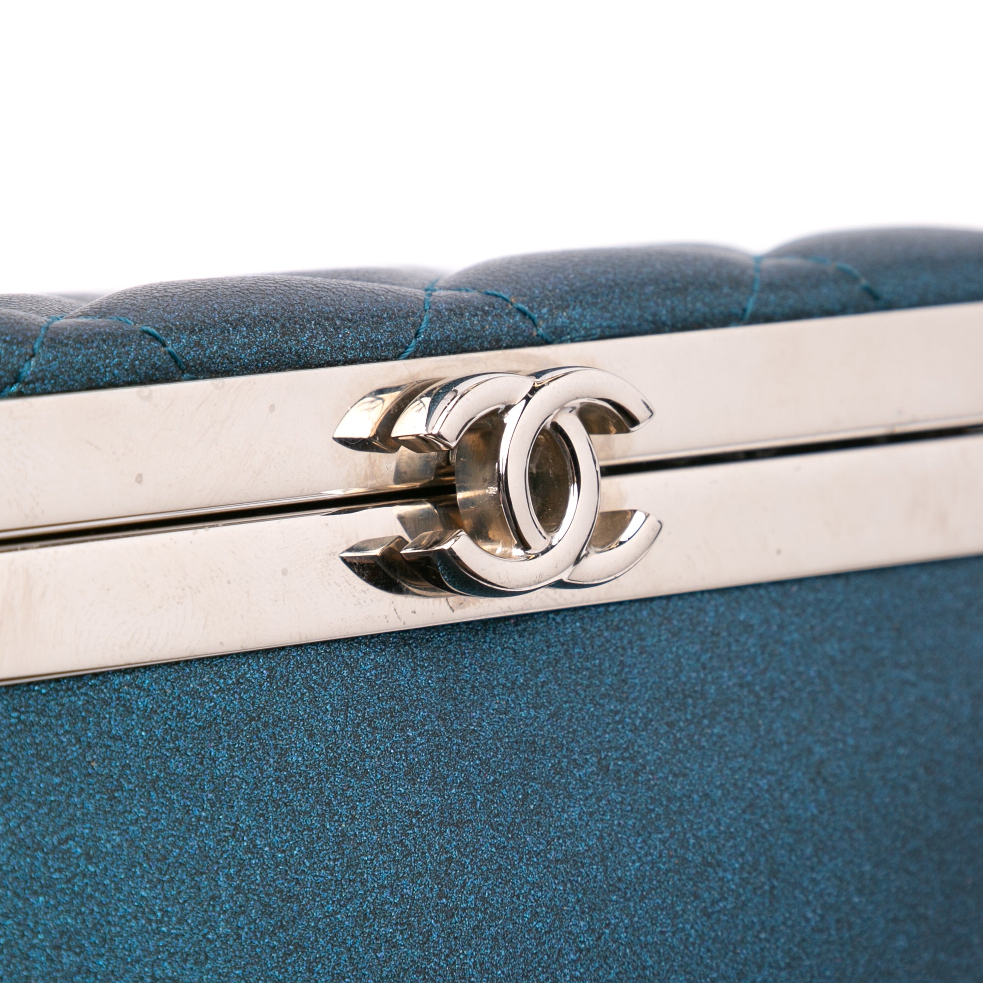Chanel CC Metallic Calfskin Vanity Case - image 7