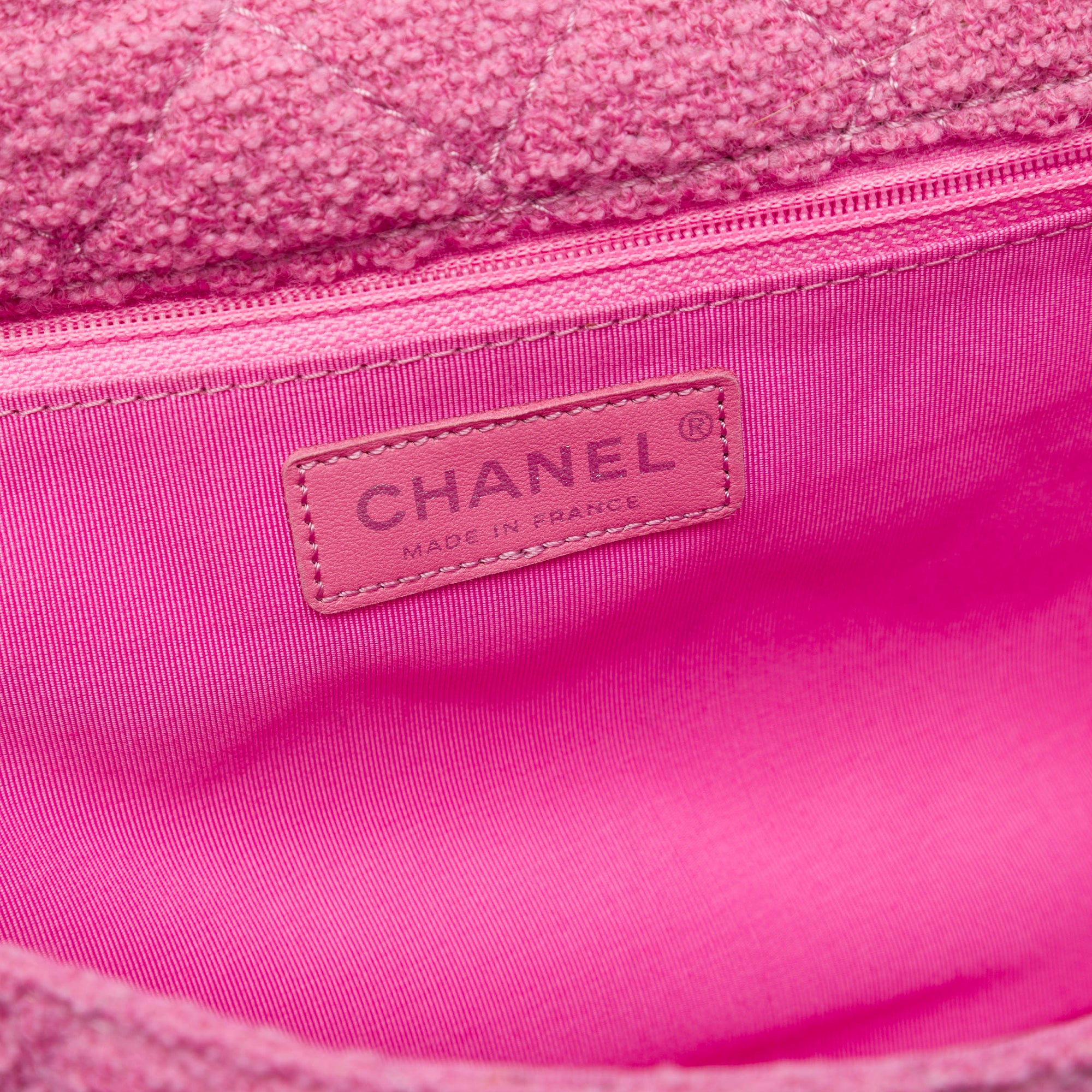 Chanel Jumbo Quilted Tweed Reissue 2.55 Easy Messenger Flap - image 5