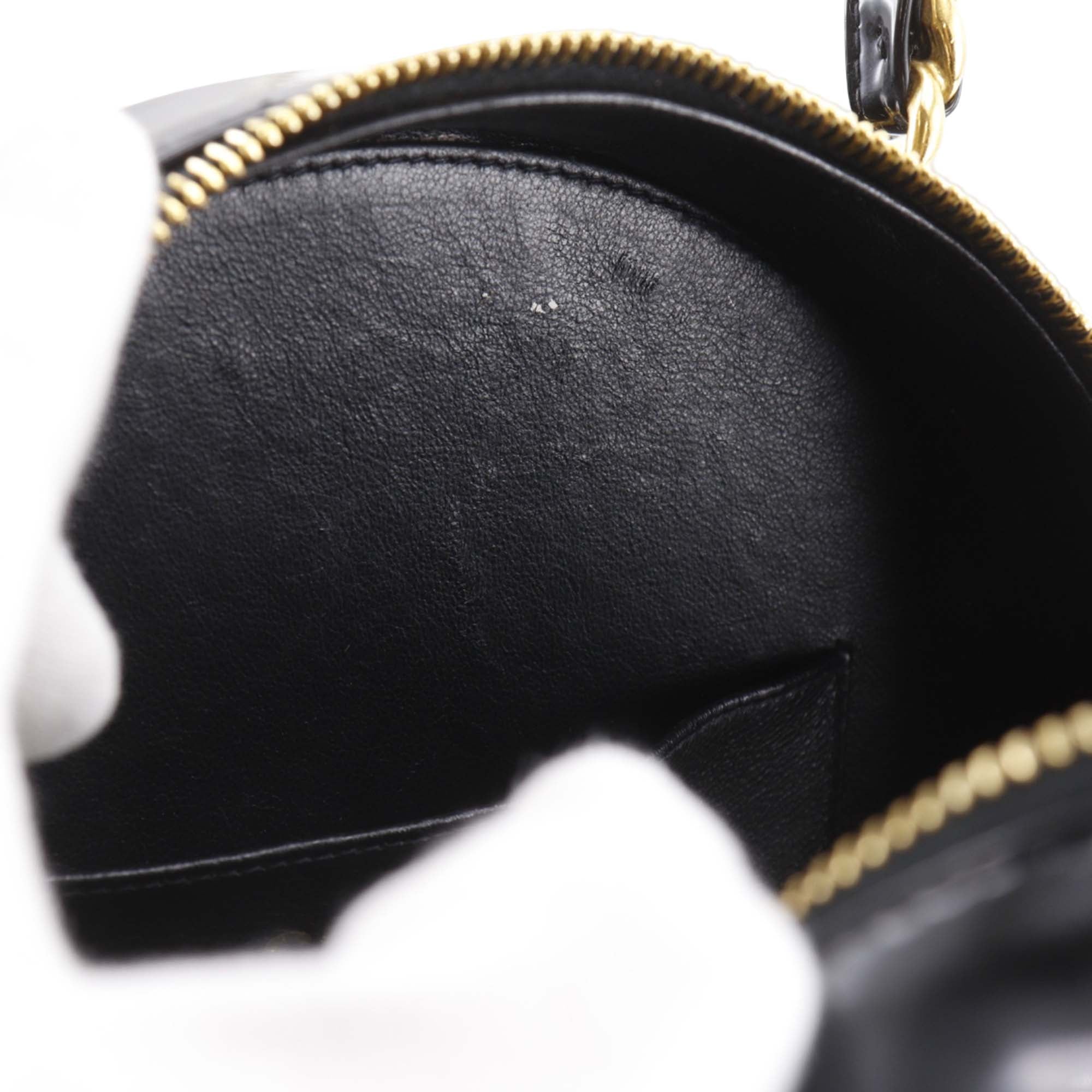 Chanel CC Quilted Patent Round Vanity Bag - image 11