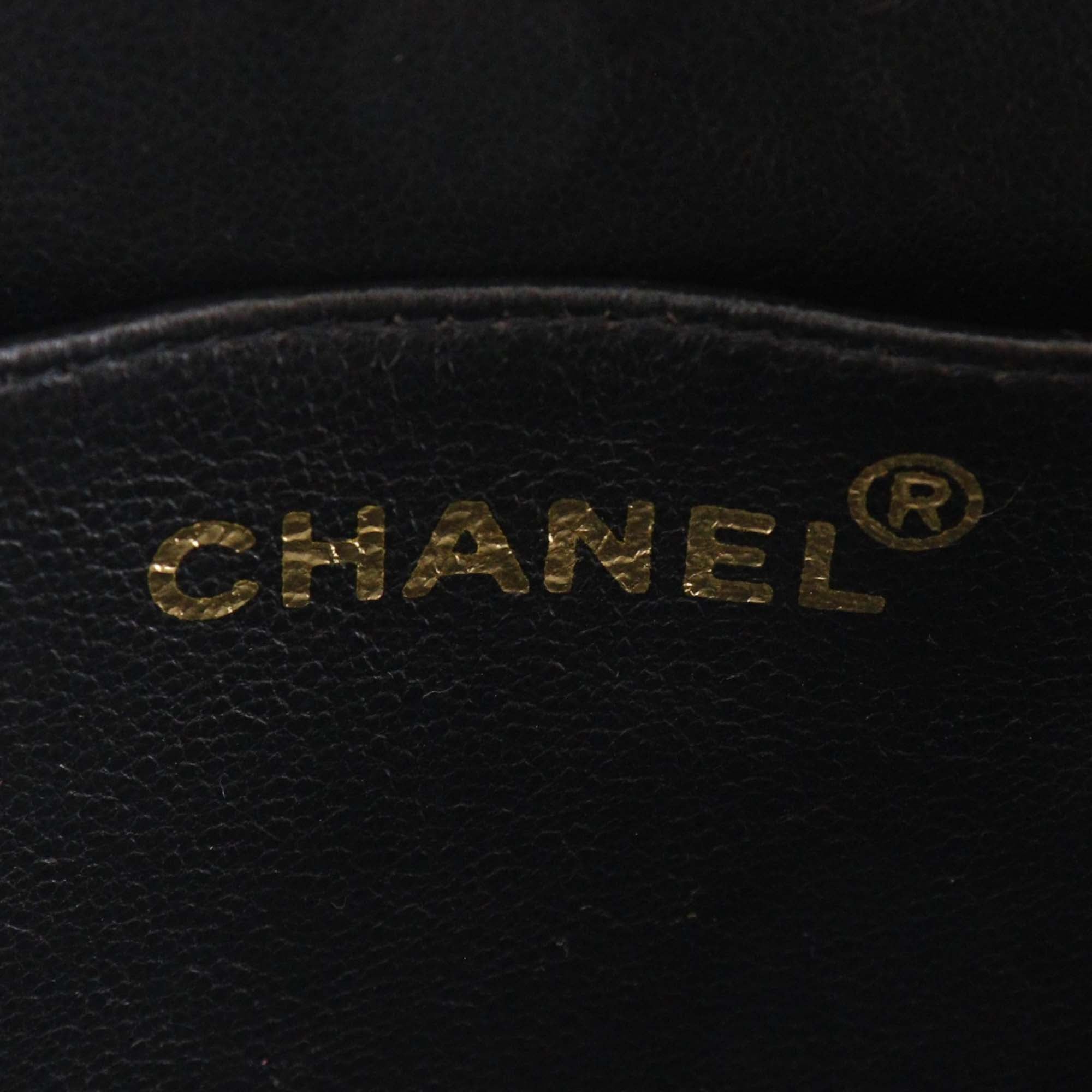 Chanel CC Quilted Patent Round Vanity Bag - image 4