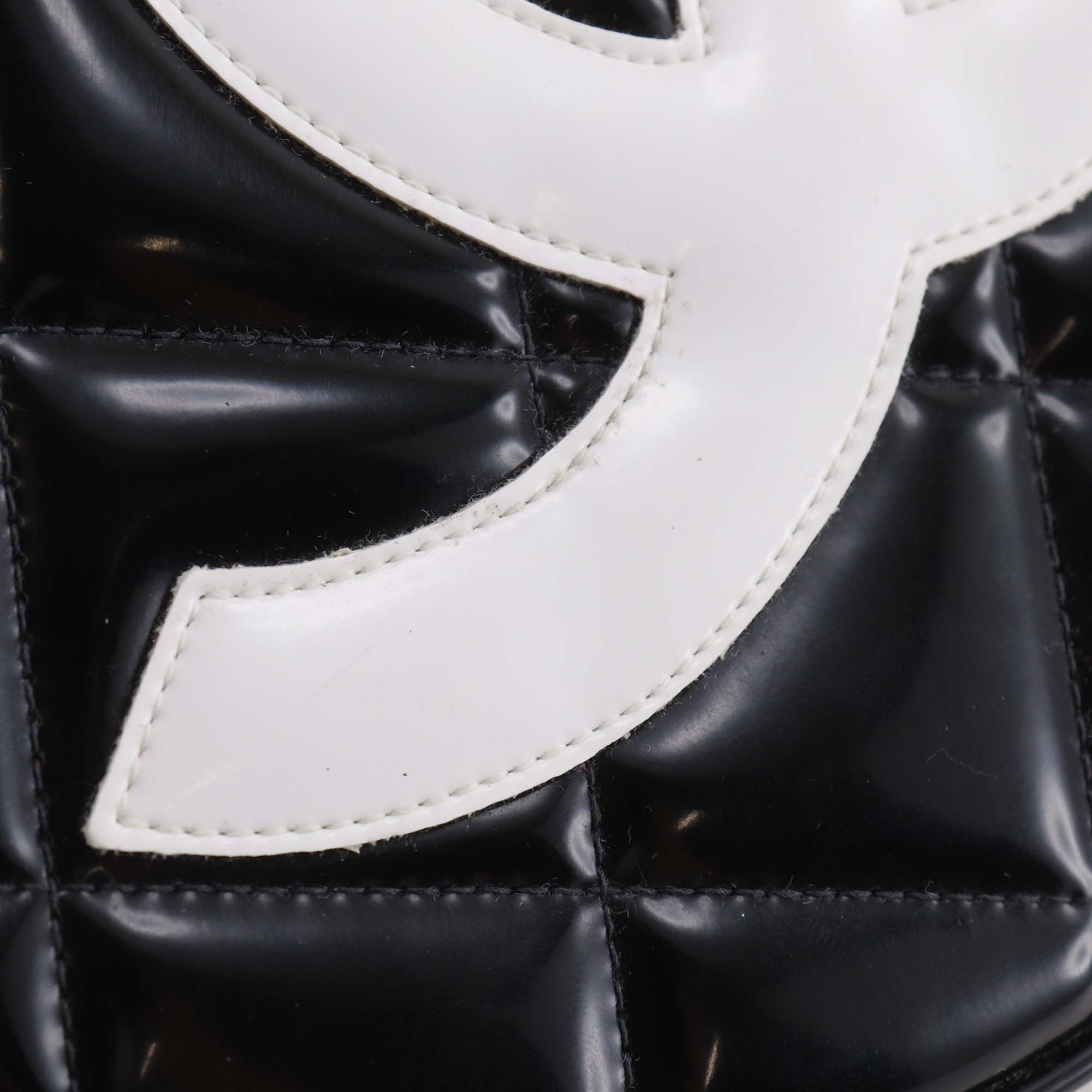 Chanel CC Quilted Patent Round Vanity Bag - image 7