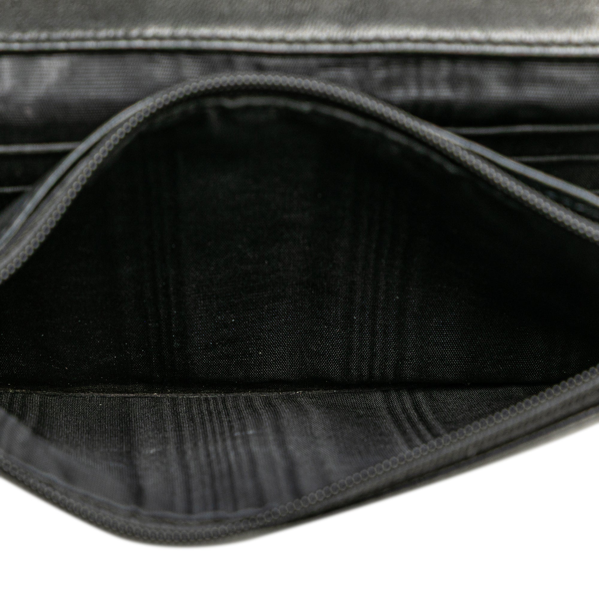 Chanel CC Caviar Wallet on Chain - image 5