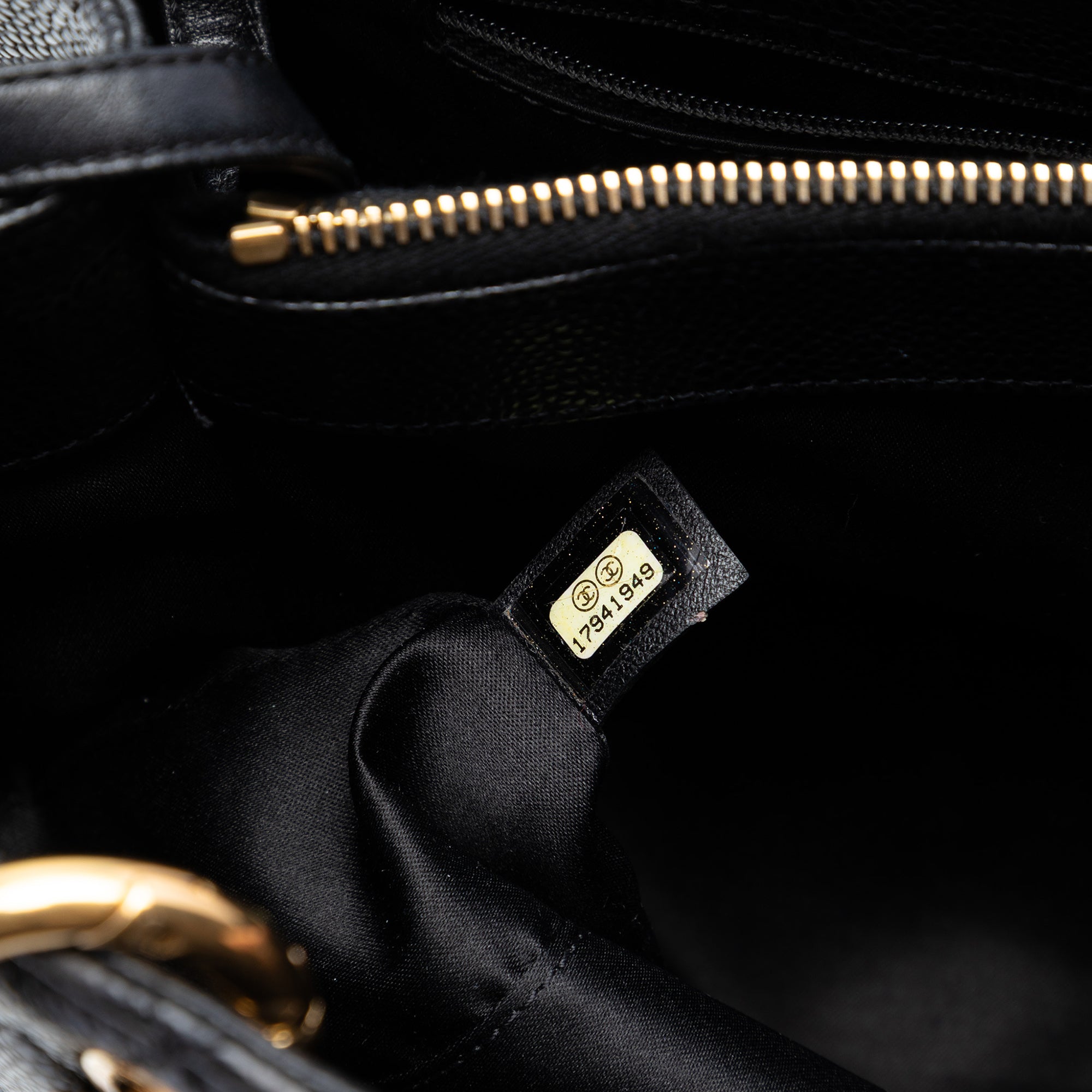 Chanel Caviar Grand Shopping Tote - image 5