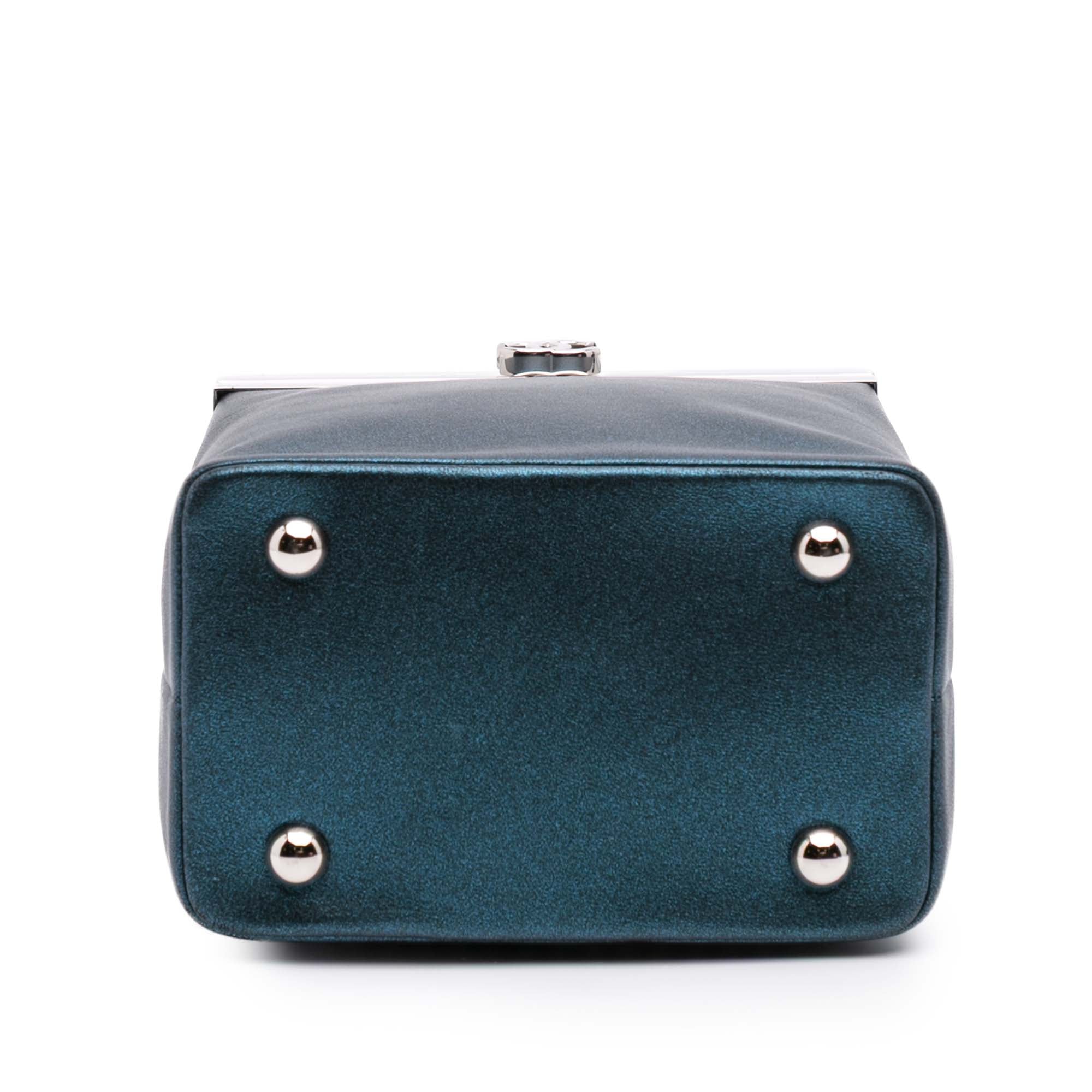 Chanel CC Metallic Calfskin Vanity Case - image 3