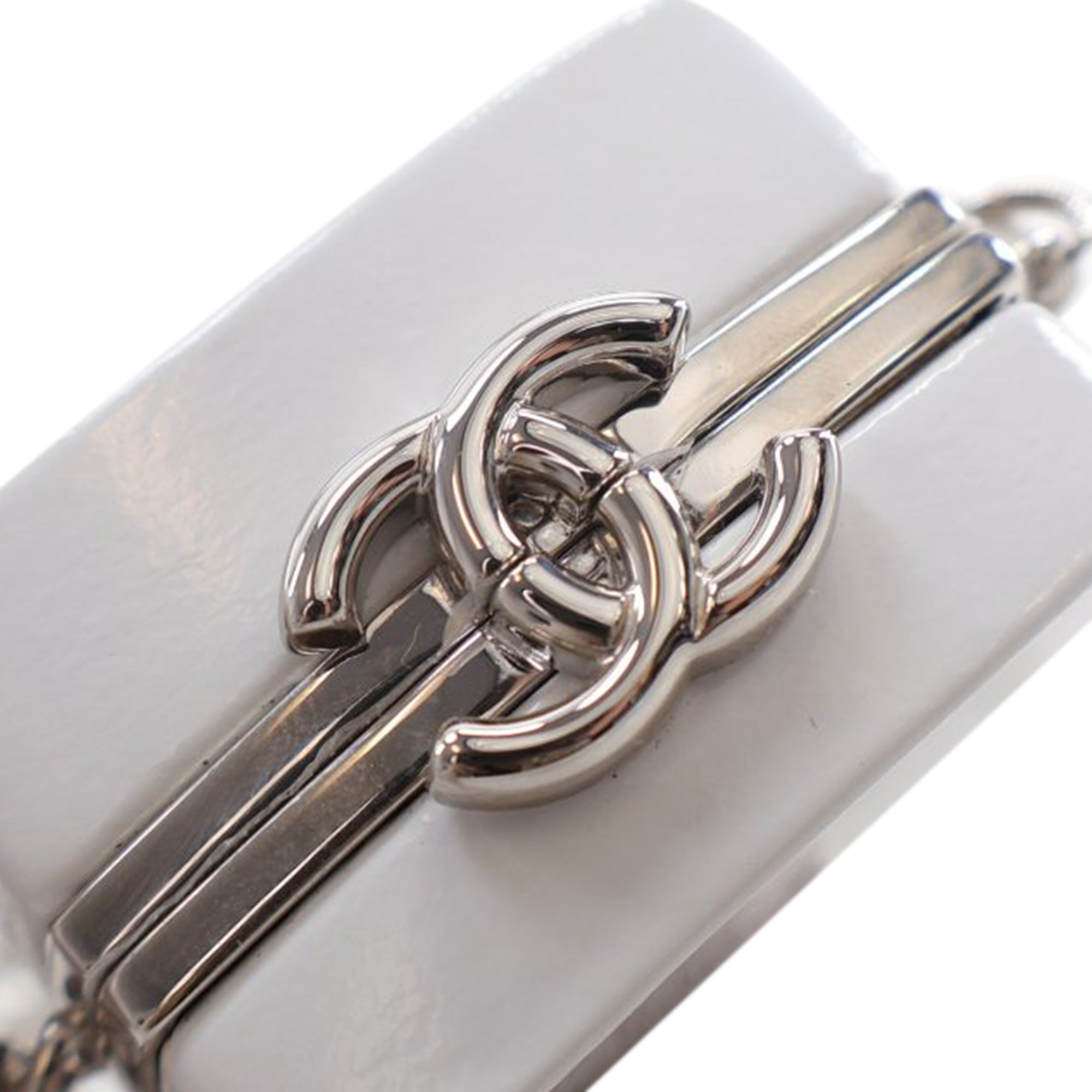 Chanel Patent Goatskin Make Up Box Clutch With Chain - image 10