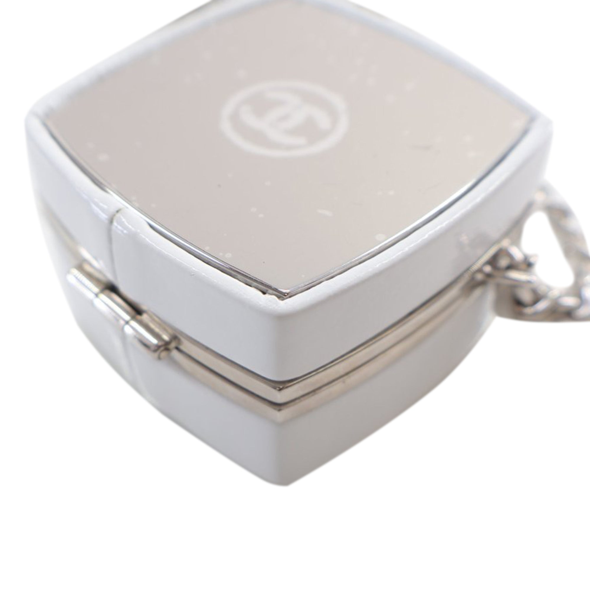 Chanel Patent Goatskin Make Up Box Clutch With Chain - image 8