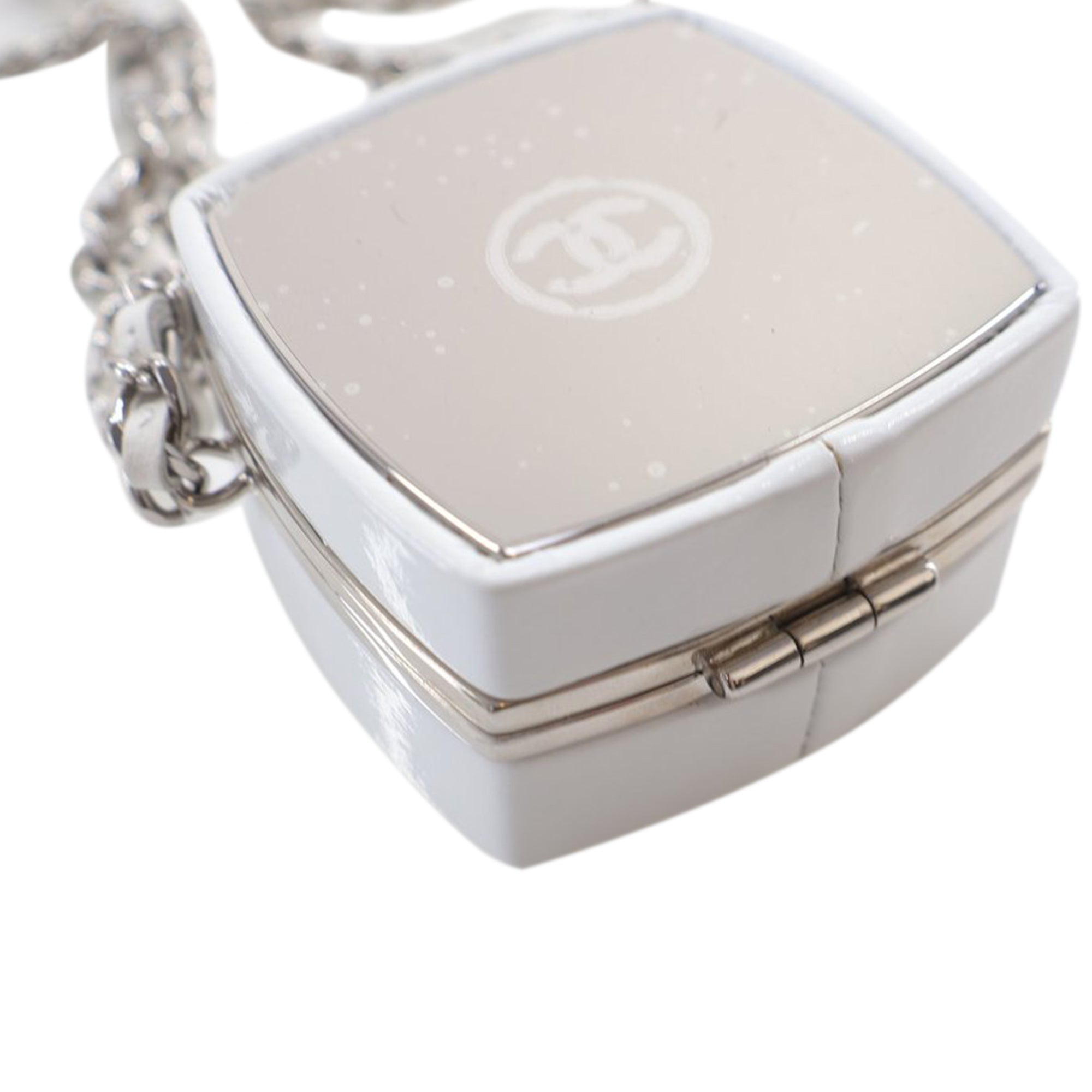 Chanel Patent Goatskin Make Up Box Clutch With Chain - image 9