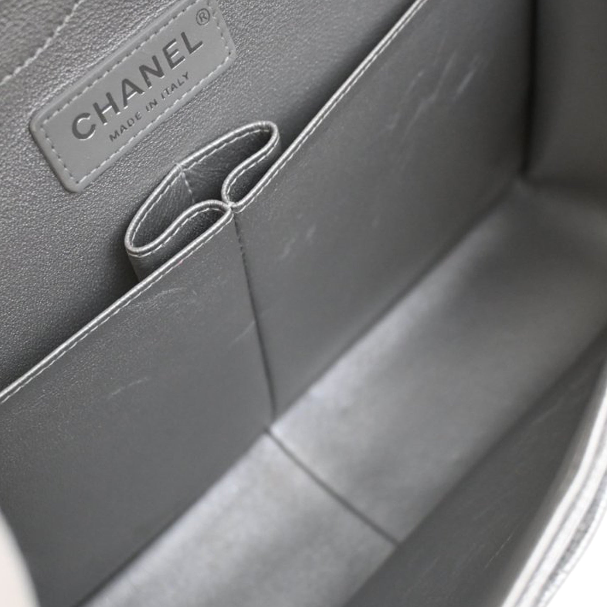 Chanel Jumbo Classic Caviar Double Flap - image 4