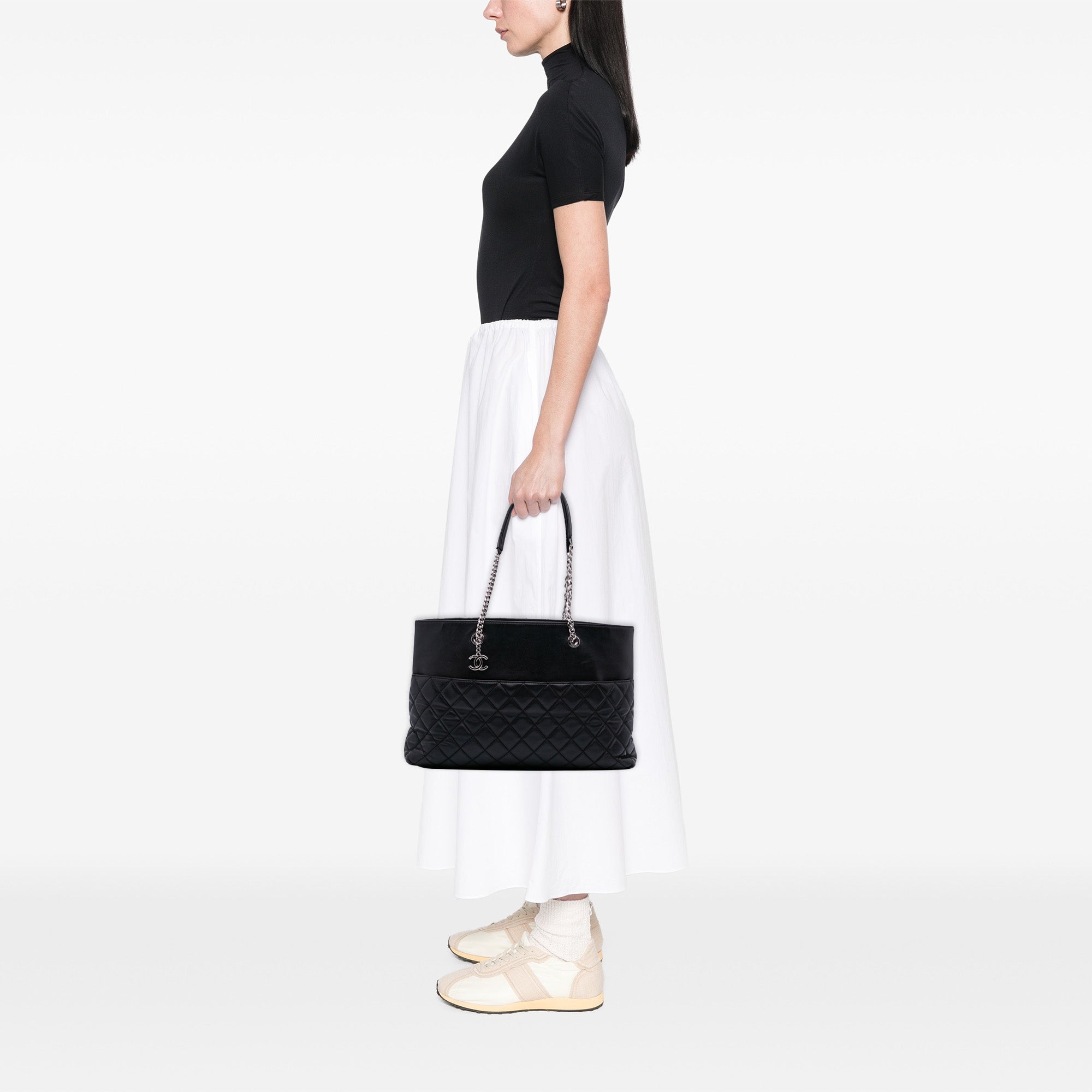 Chanel CC Quilted Lambskin Urban Delight Tote - image 10