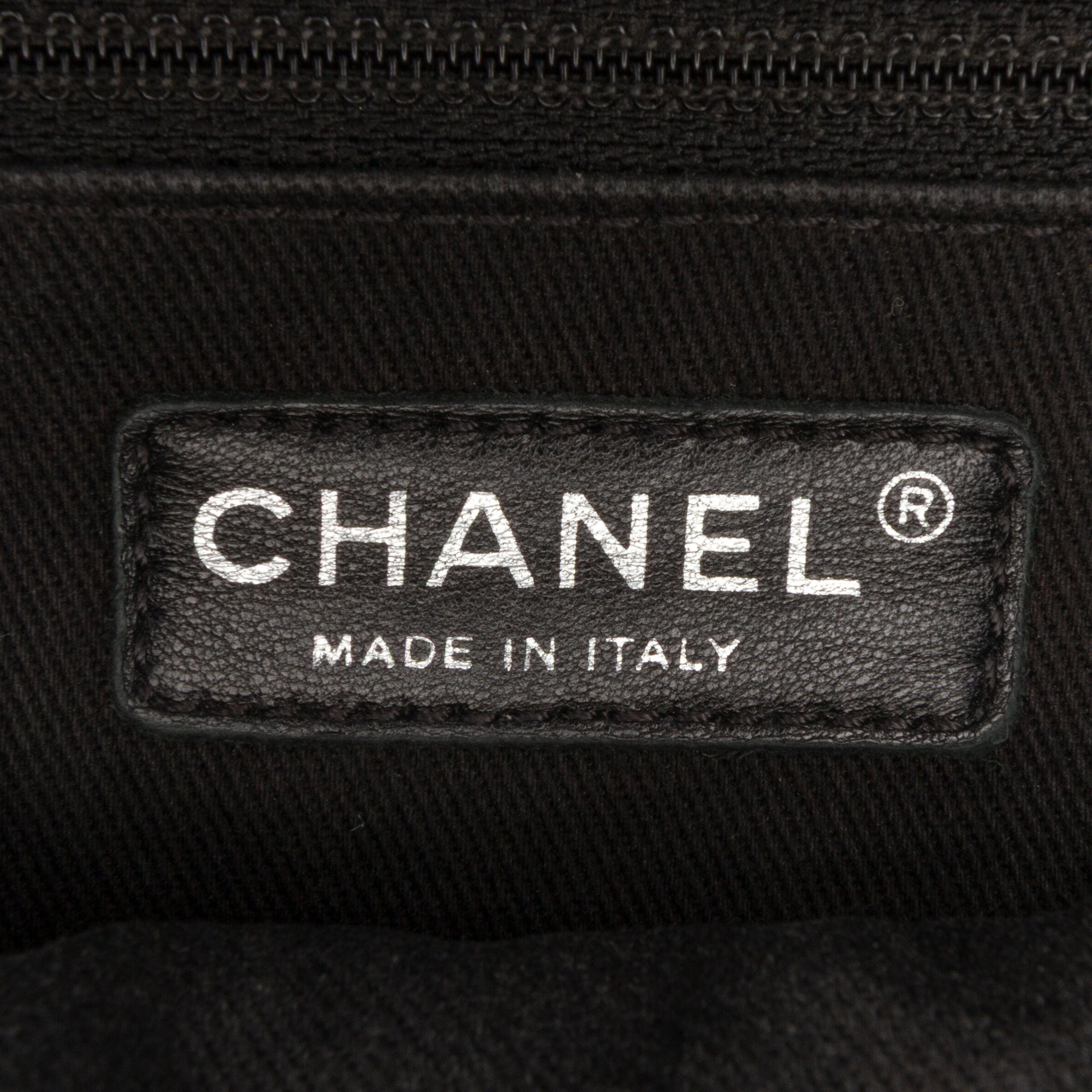 Chanel Jumbo Quilted Iridescent Caviar Easy Flap - image 5